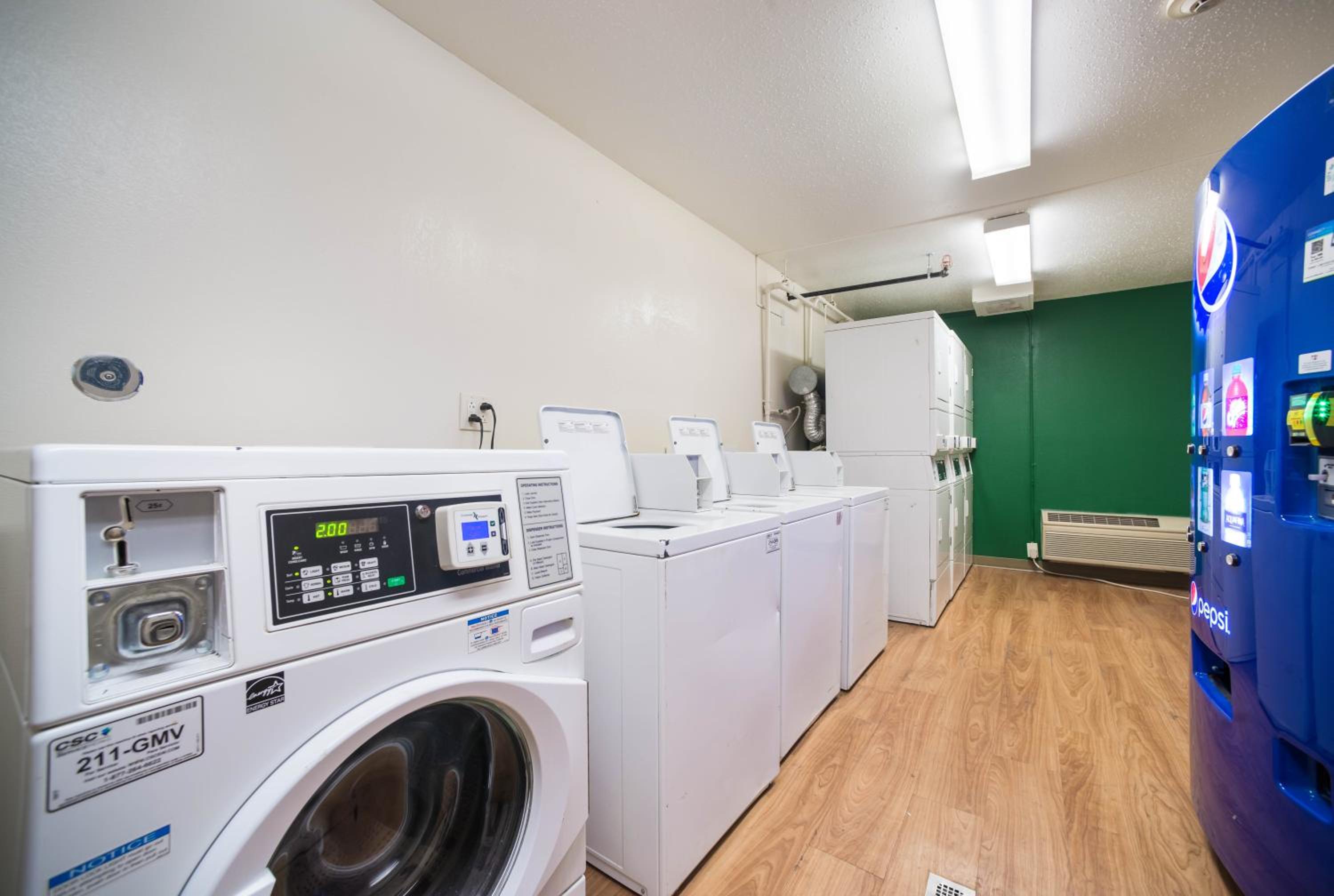 HomeTowne Studios by Red Roof St. Louis - Airport/N Lindbergh - Property Image 17