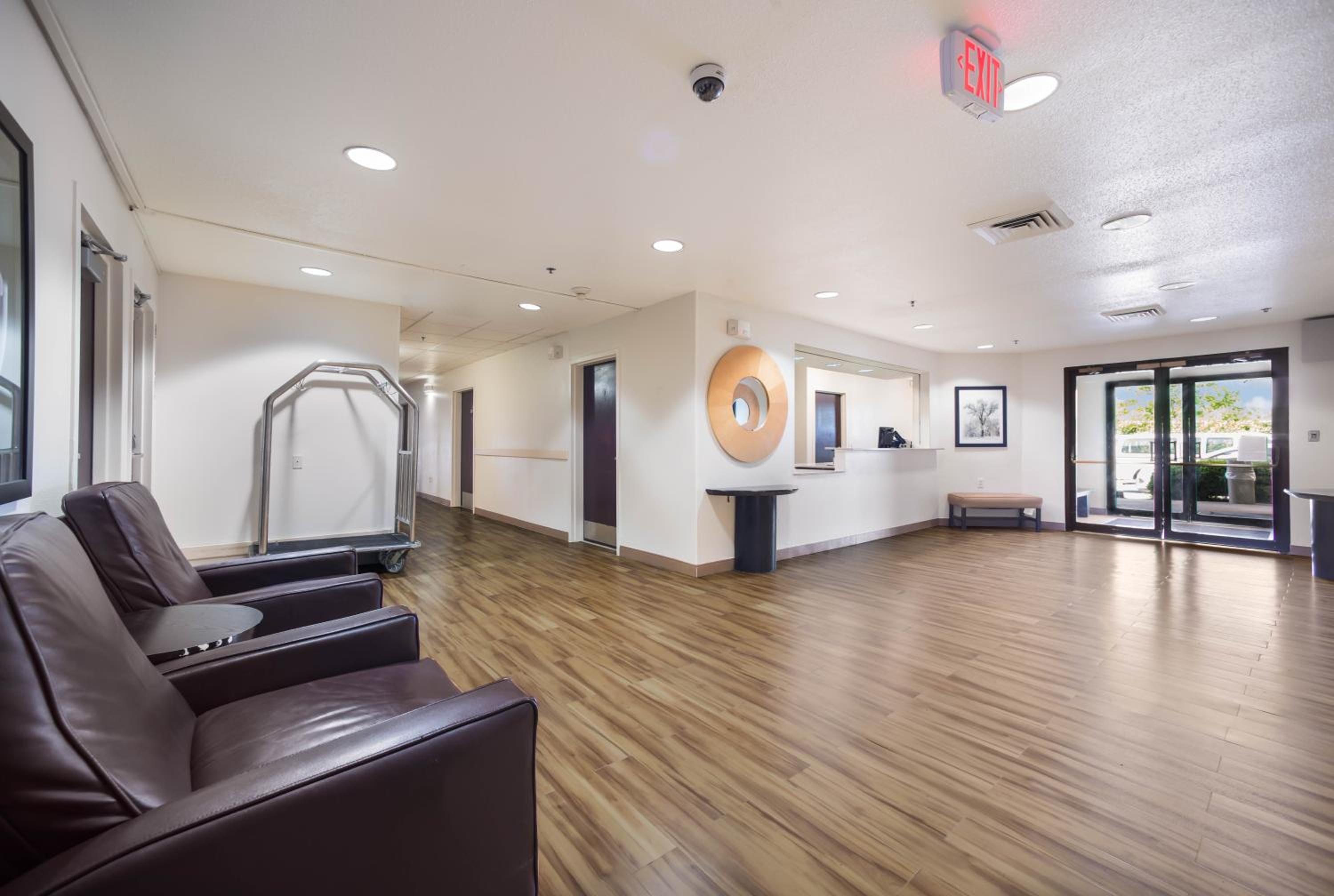 HomeTowne Studios by Red Roof St. Louis - Airport/N Lindbergh - Property Image 13