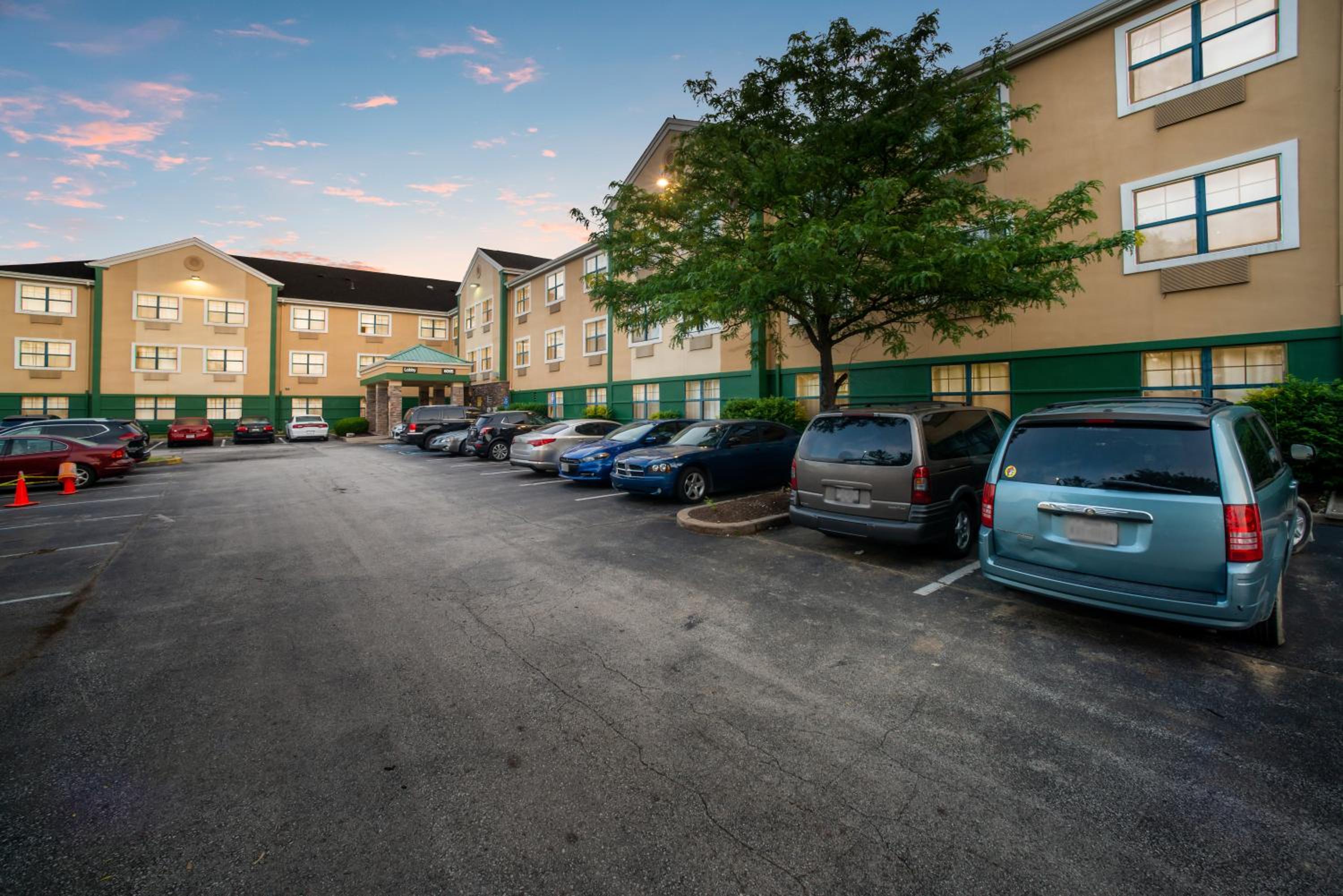 HomeTowne Studios by Red Roof St. Louis - Airport/N Lindbergh - Property Image 22