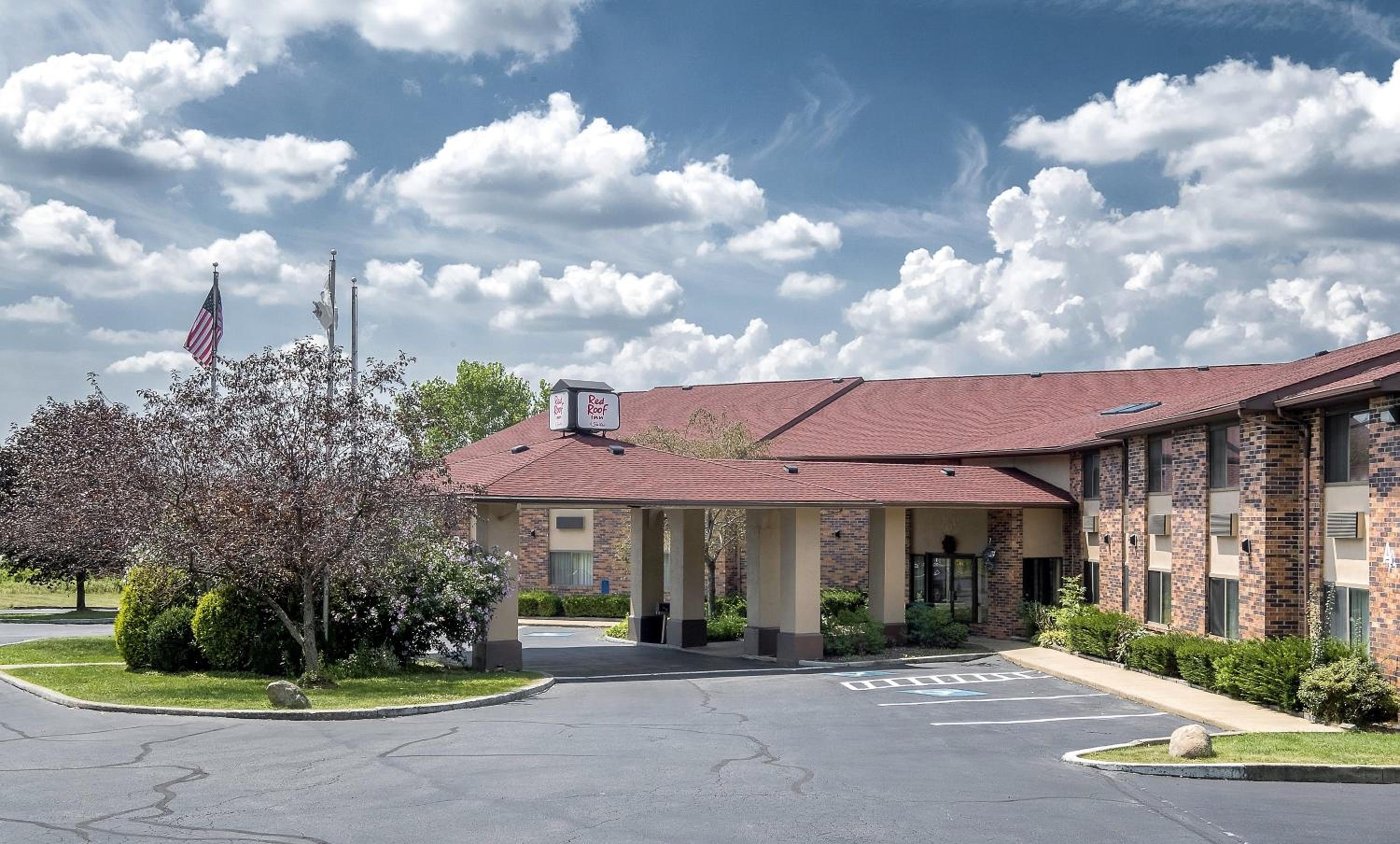 Red Roof Inn & Suites Hermitage view 4