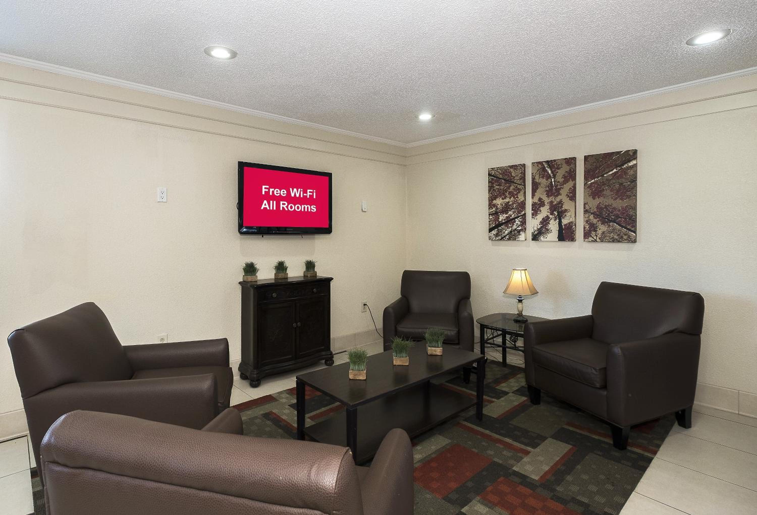 Bloomington Vacations - Red Roof Inn Bloomington - Normal/University - Property Image 16
