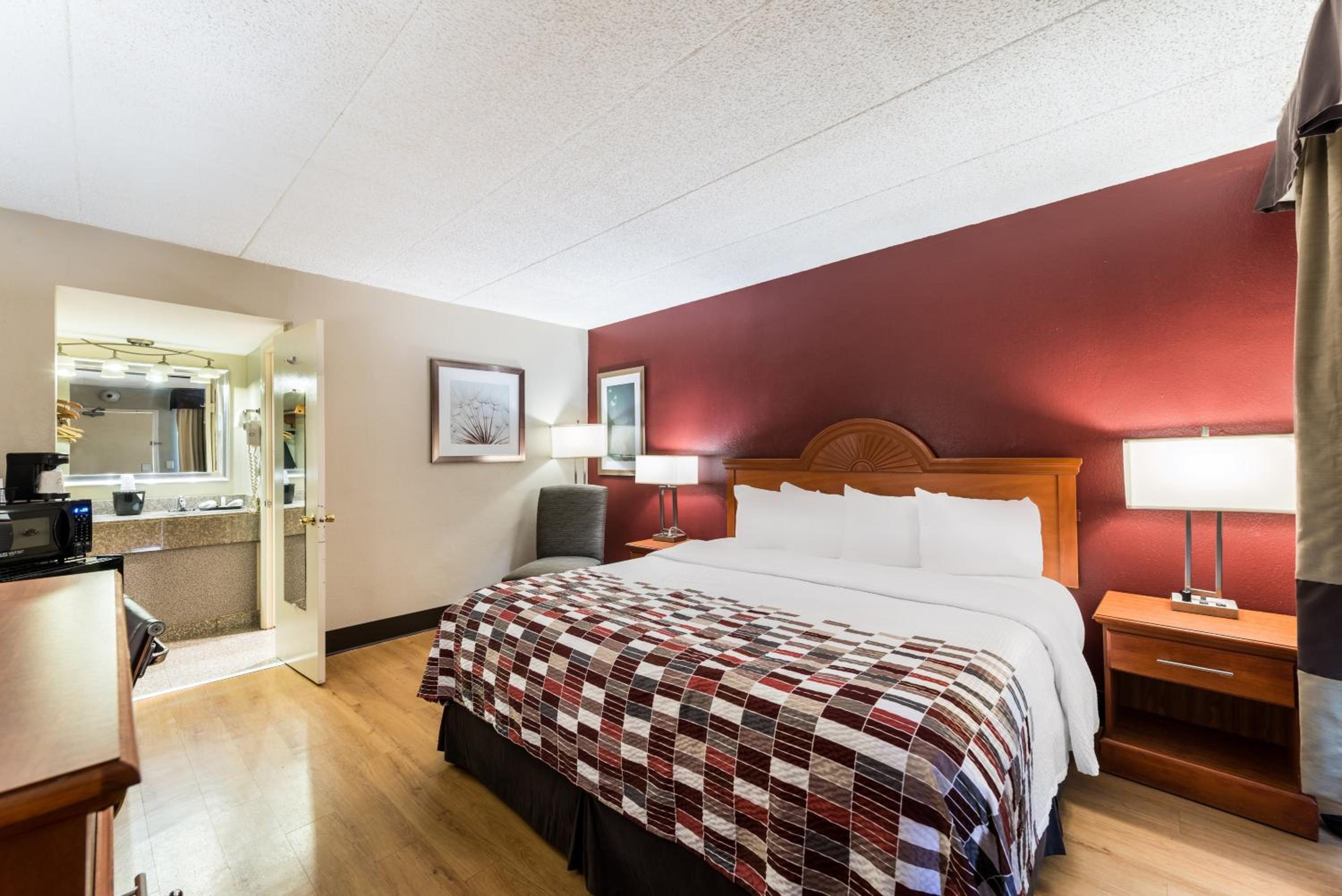 Red Roof Inn Morton Grove - Property Image 16