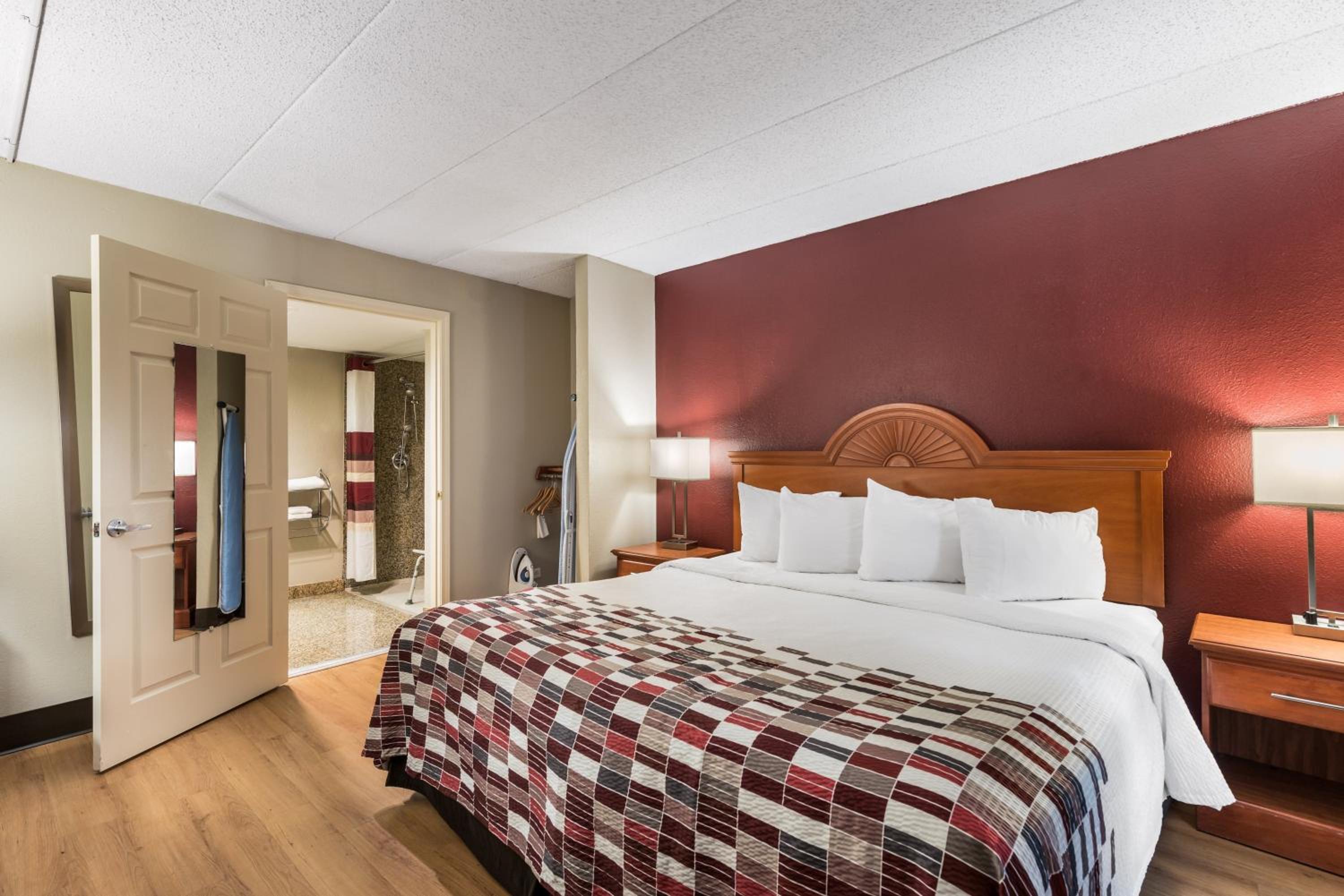 Red Roof Inn Morton Grove - Property Image 9