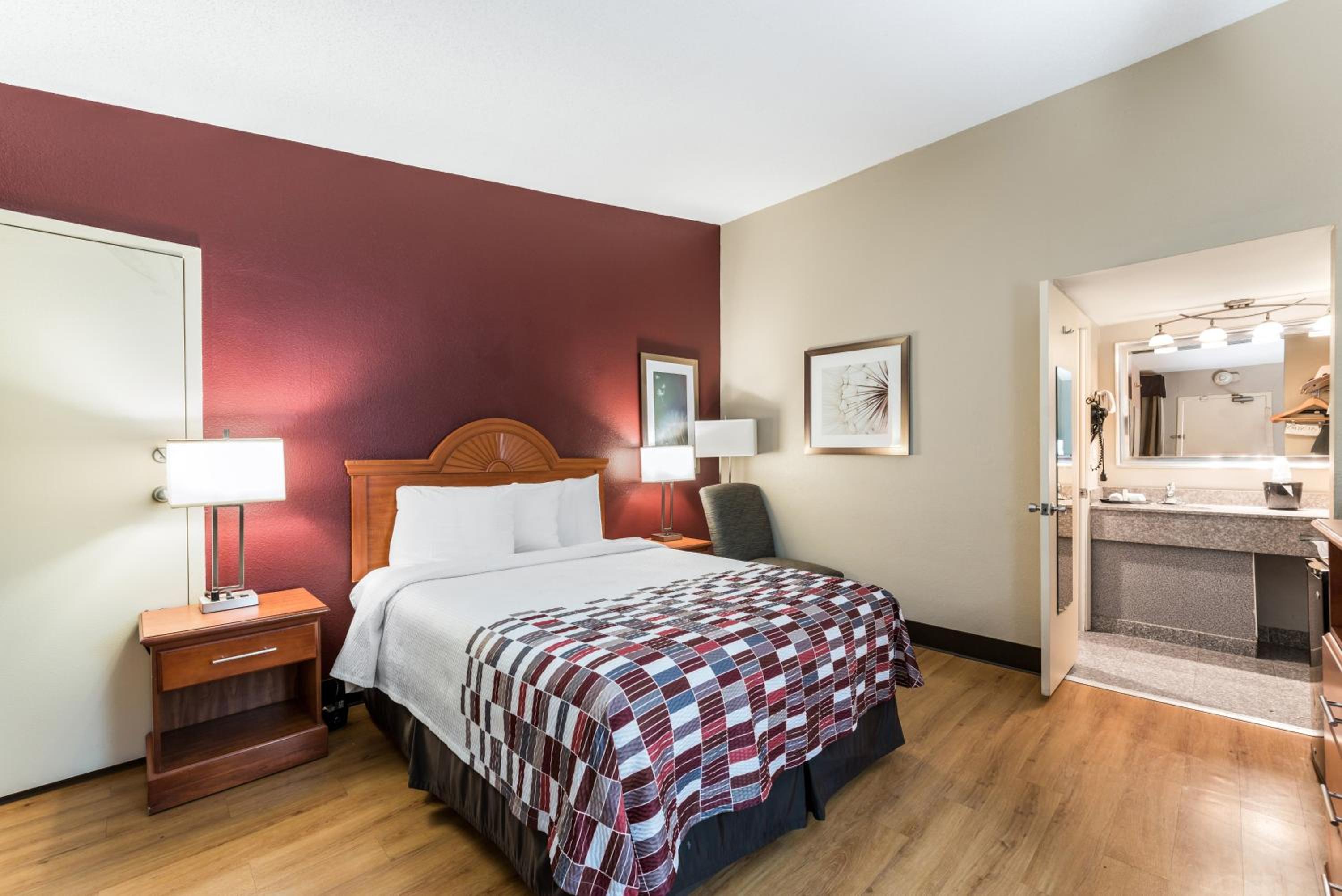 Red Roof Inn Morton Grove - Property Image 13