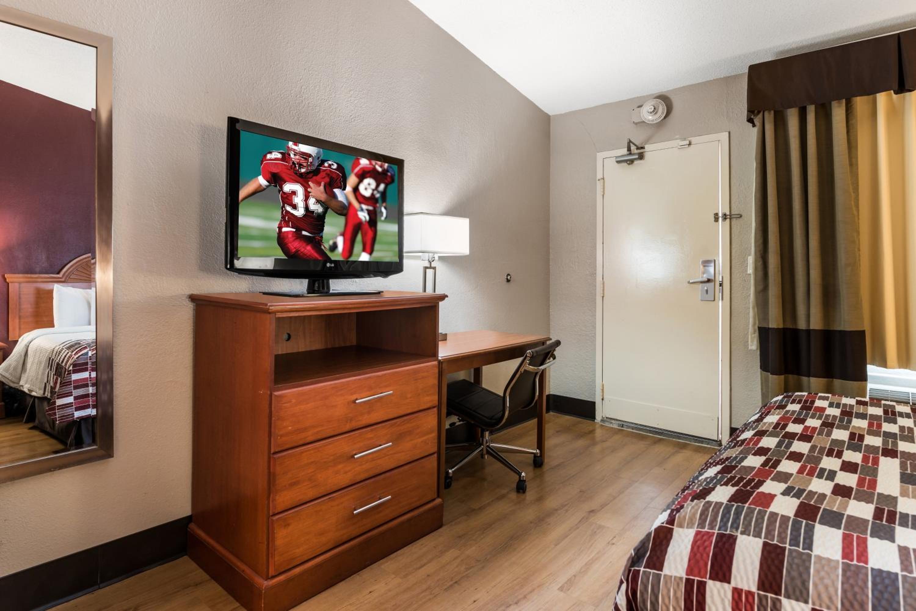 Red Roof Inn Morton Grove - Property Image 11