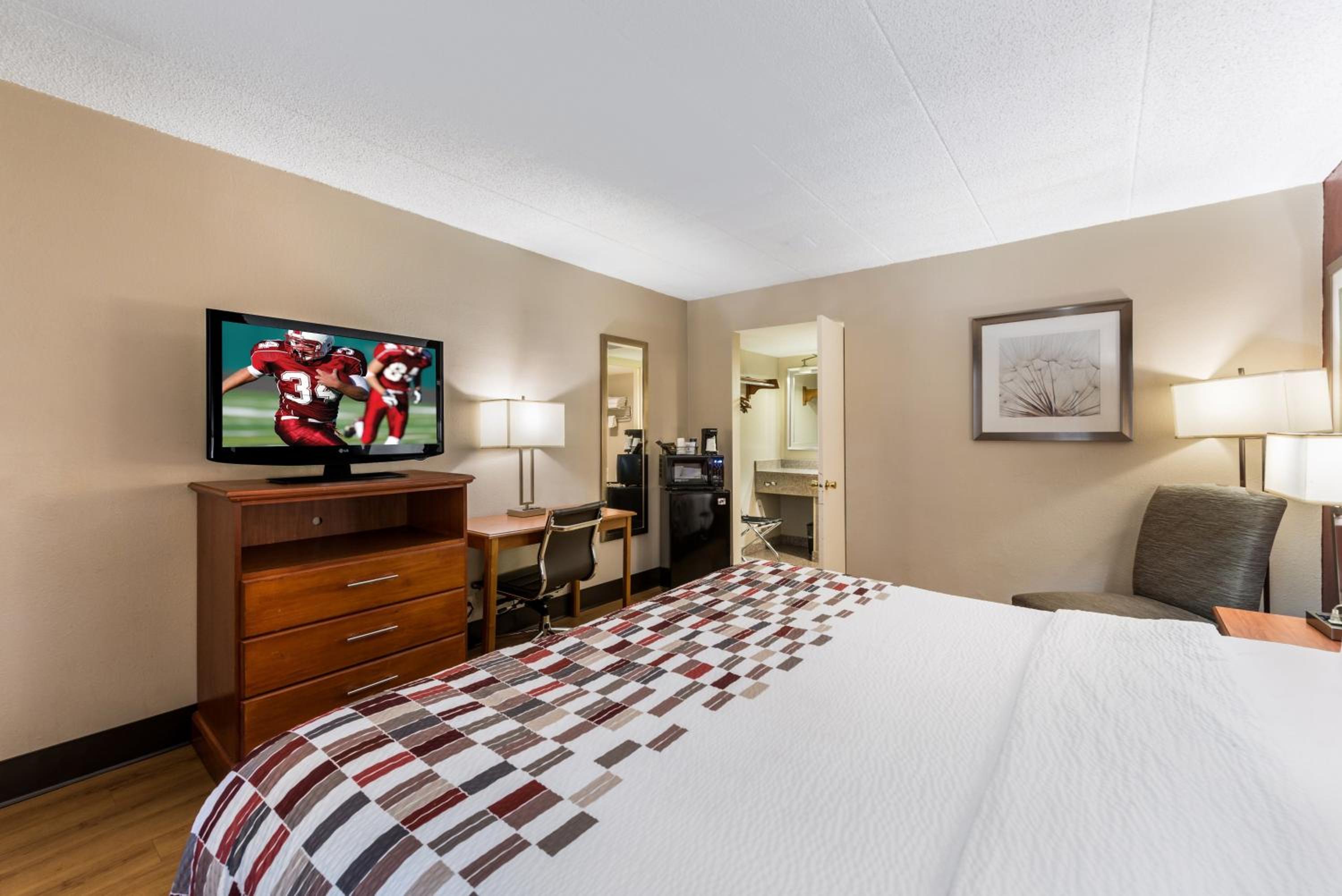 Red Roof Inn Morton Grove - Property Image 15