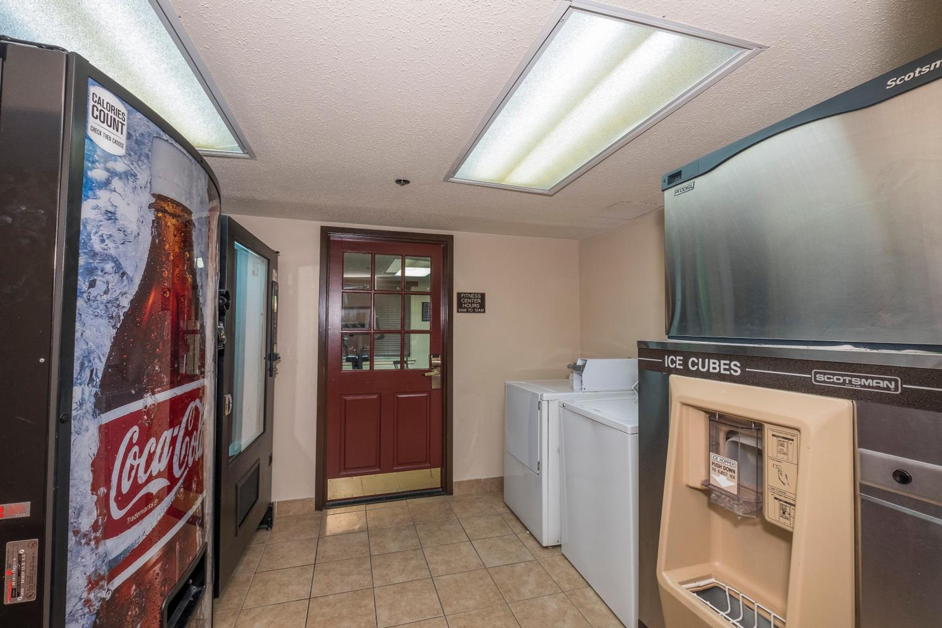 Red Roof Inn & Suites Stafford, VA - Quantico, Photo 18