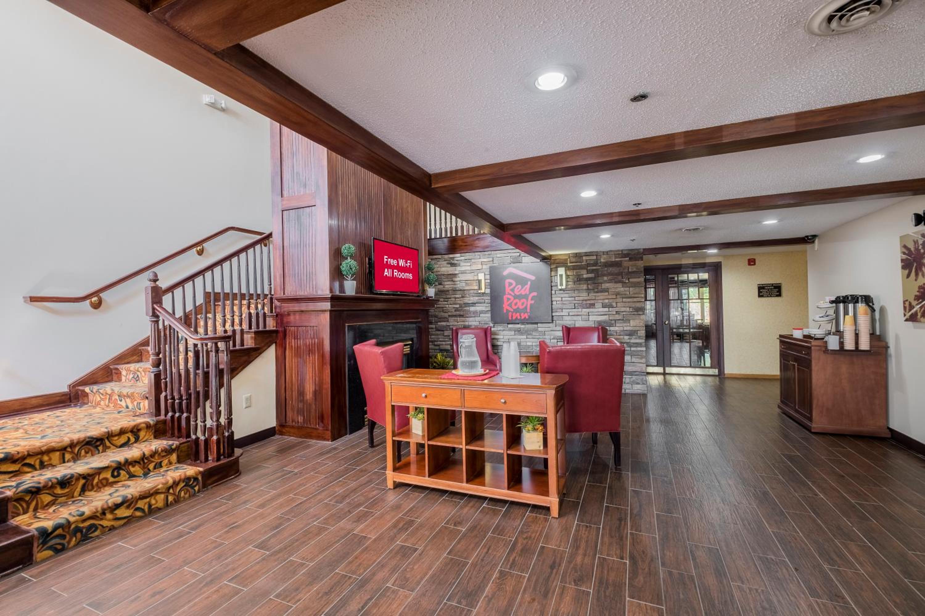 Red Roof Inn & Suites Stafford, VA - Quantico, Photo 17