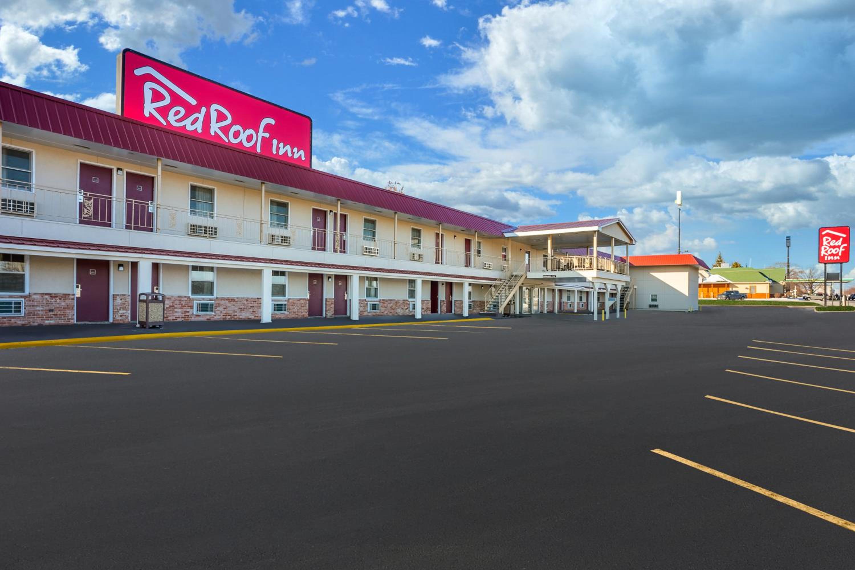 Des Moines Vacations - Red Roof Inn Des Moines - Property Image 3