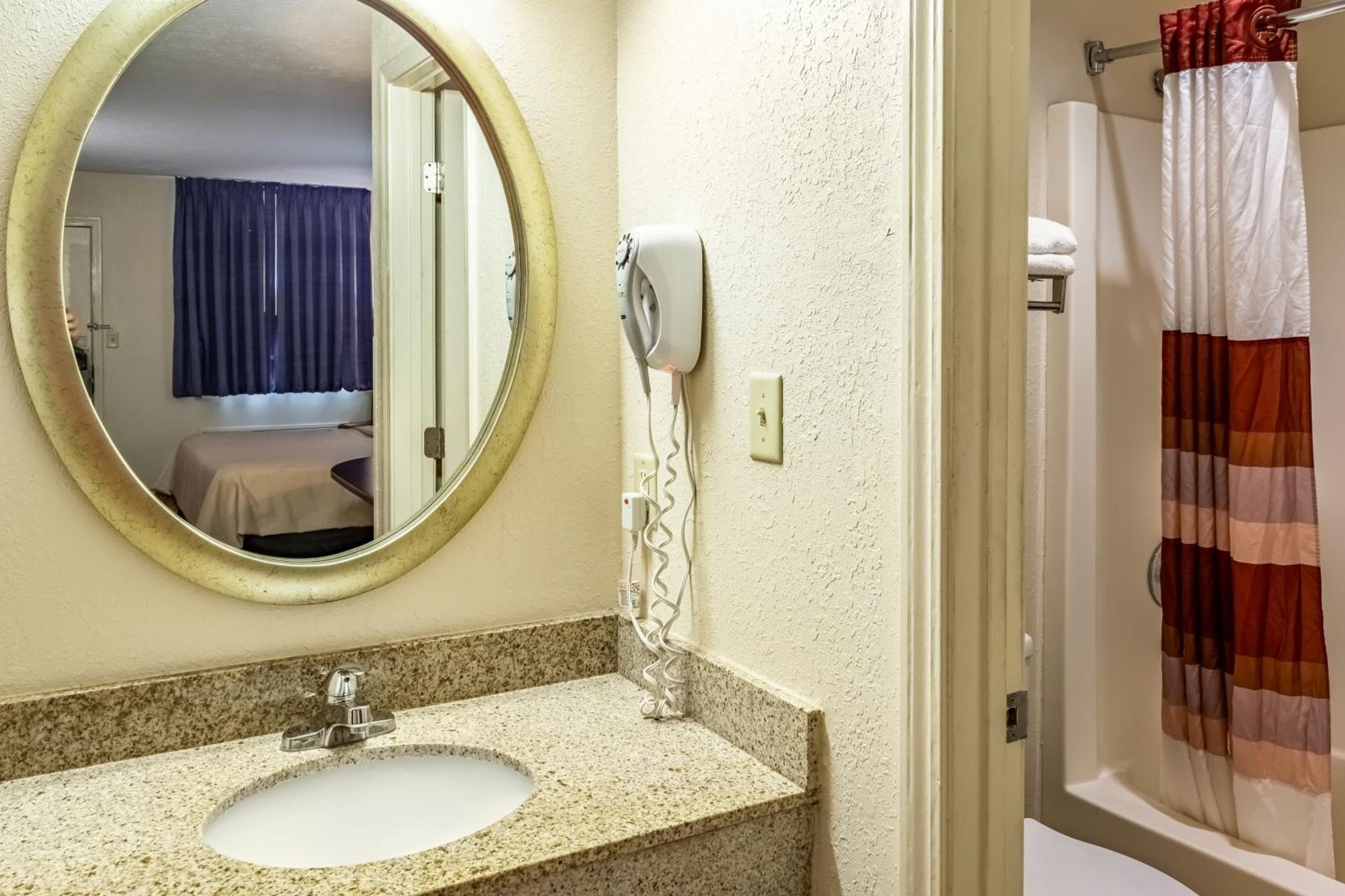 Red Roof Inn Columbus - Taylorsville - Property Image 4