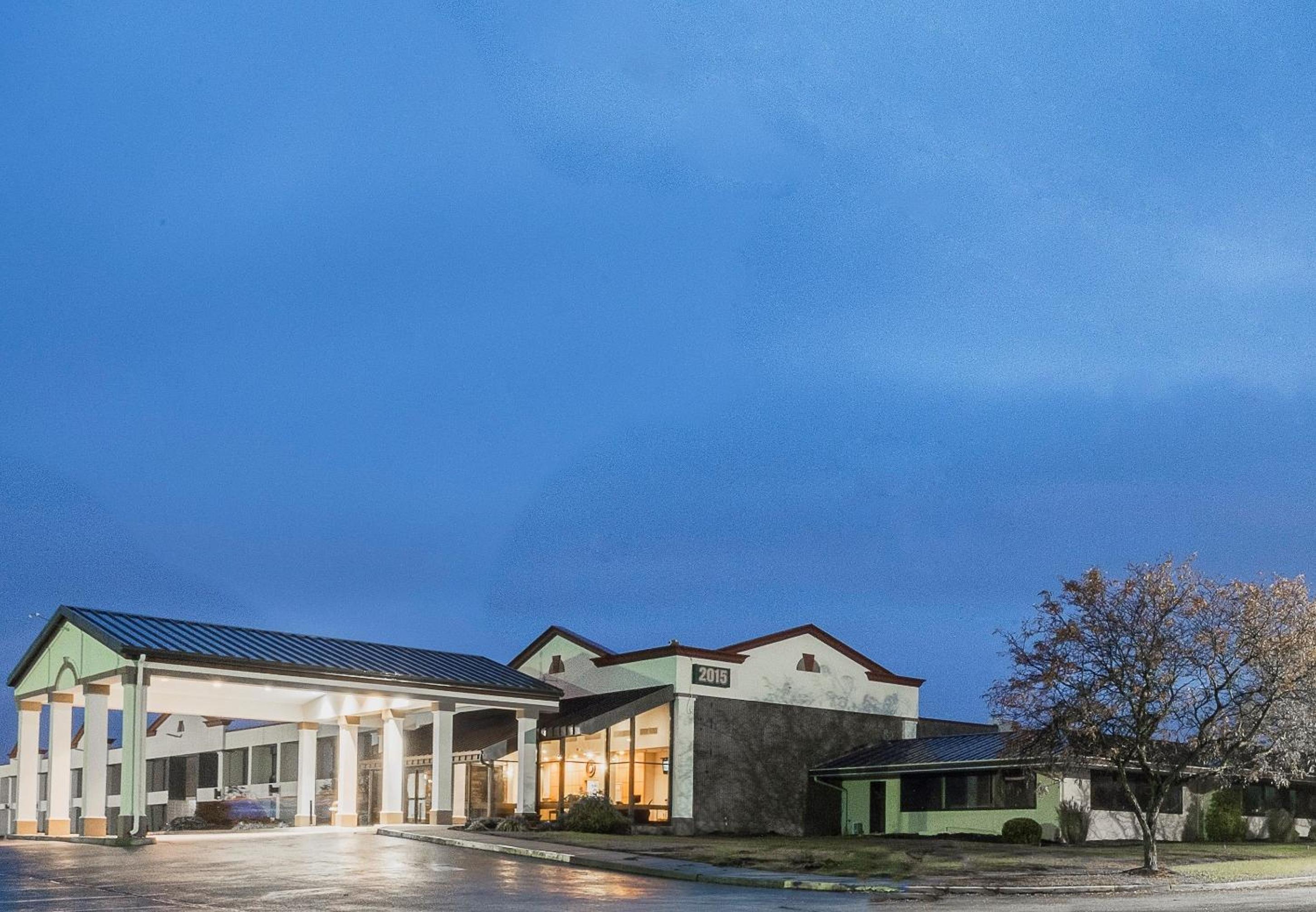 Red Roof Inn & Suites Mt Holly - McGuire AFB view 2