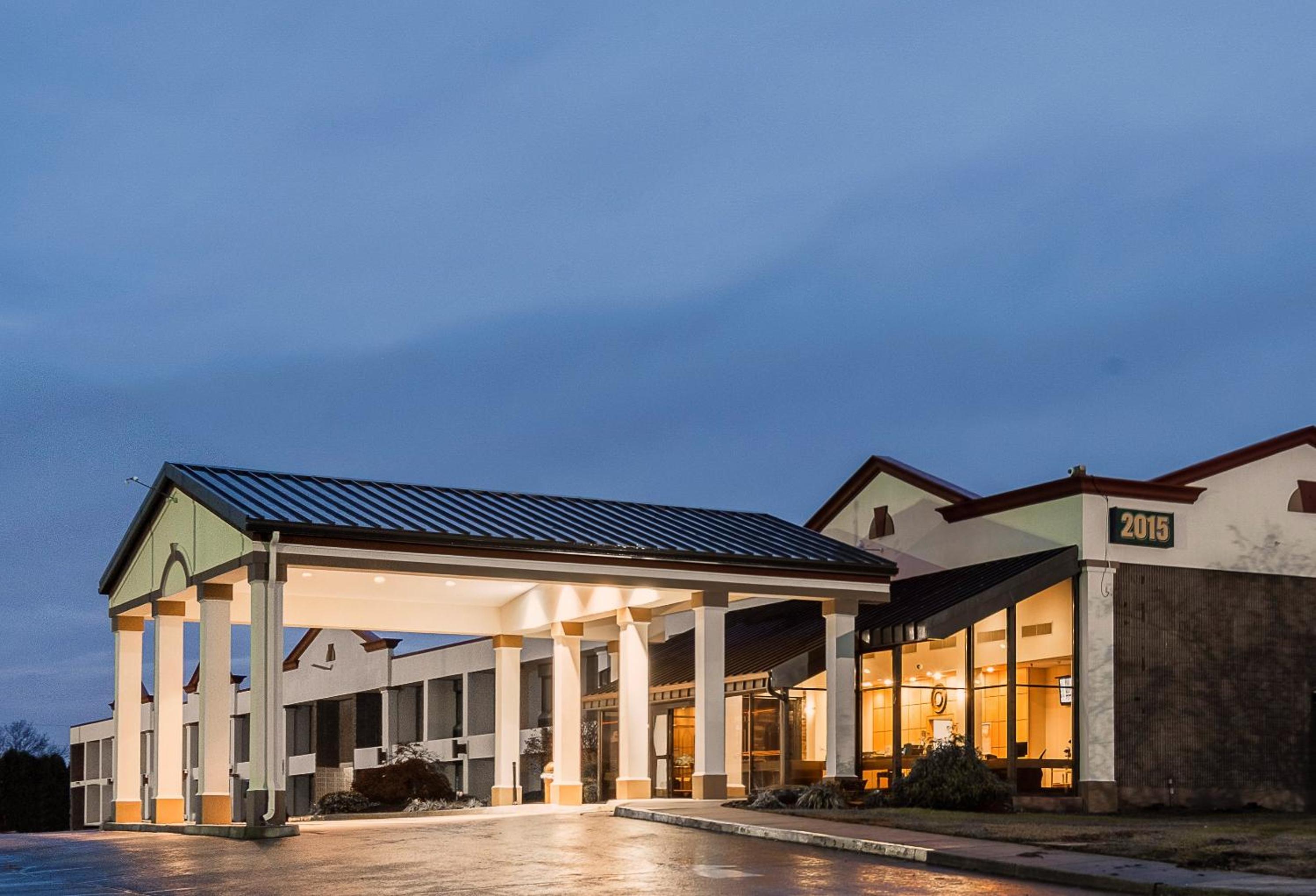 Red Roof Inn & Suites Mt Holly - McGuire AFB view 3