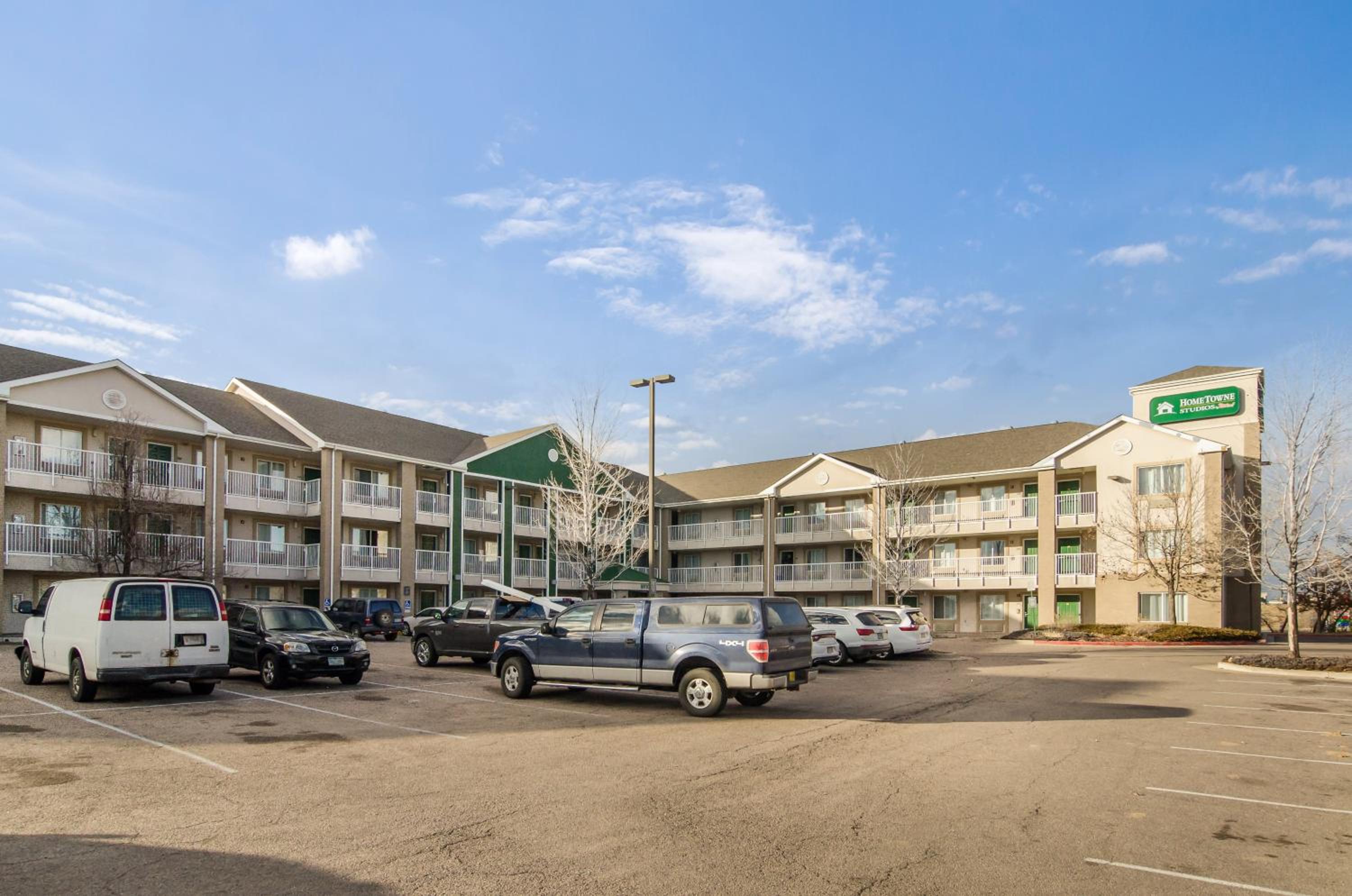 HomeTowne Studios by Red Roof Denver - Airport/Aurora view 2