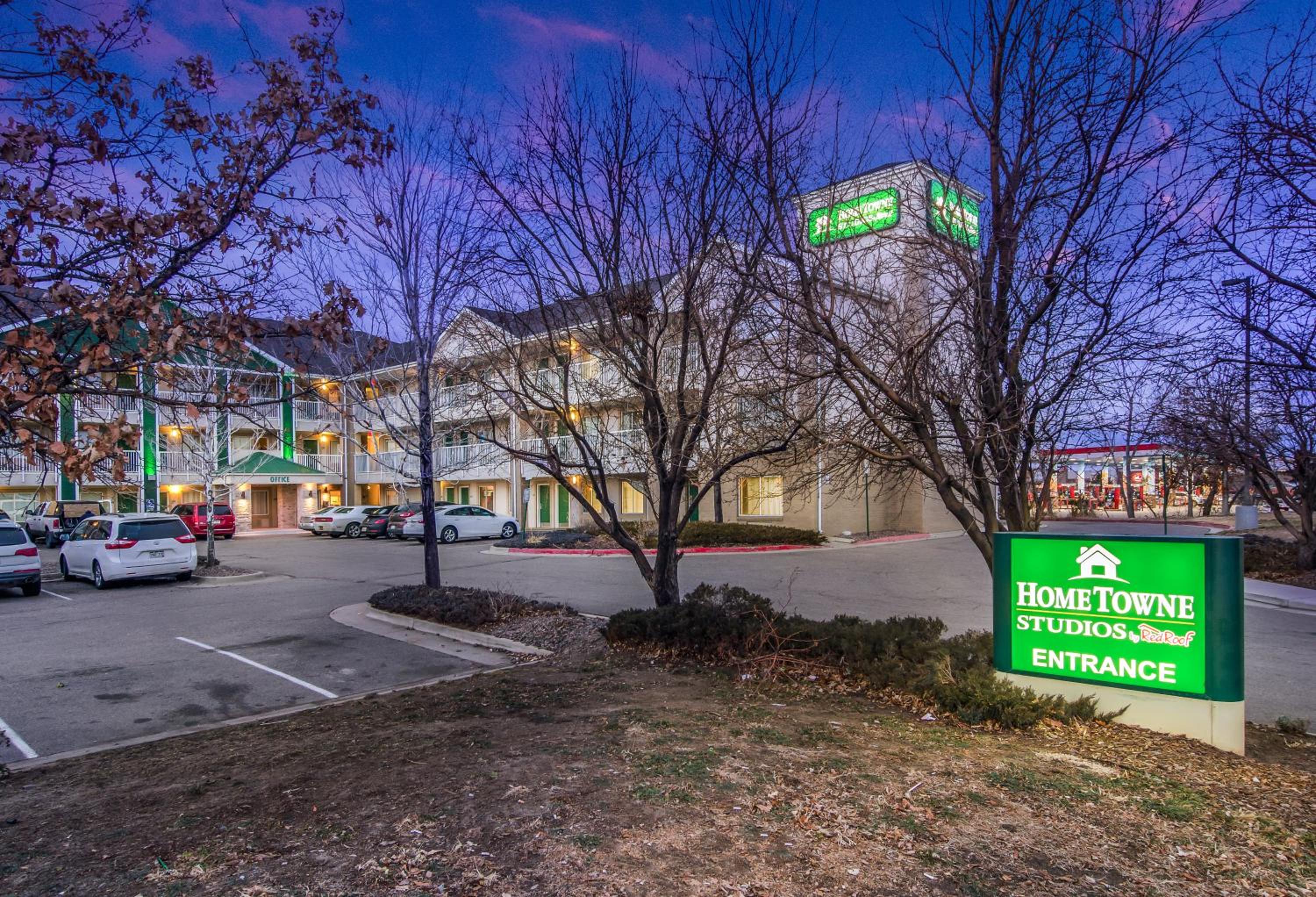 HomeTowne Studios by Red Roof Denver - Airport/Aurora view 4