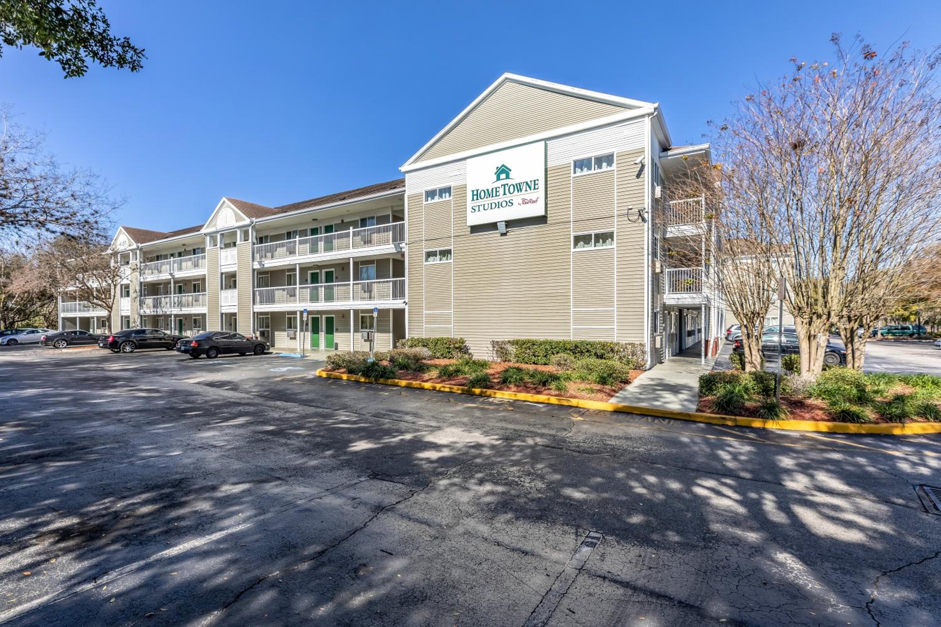 Altamonte Springs Vacations - HomeTowne Studios by Red Roof Orlando - Casselberry - Property Image 1