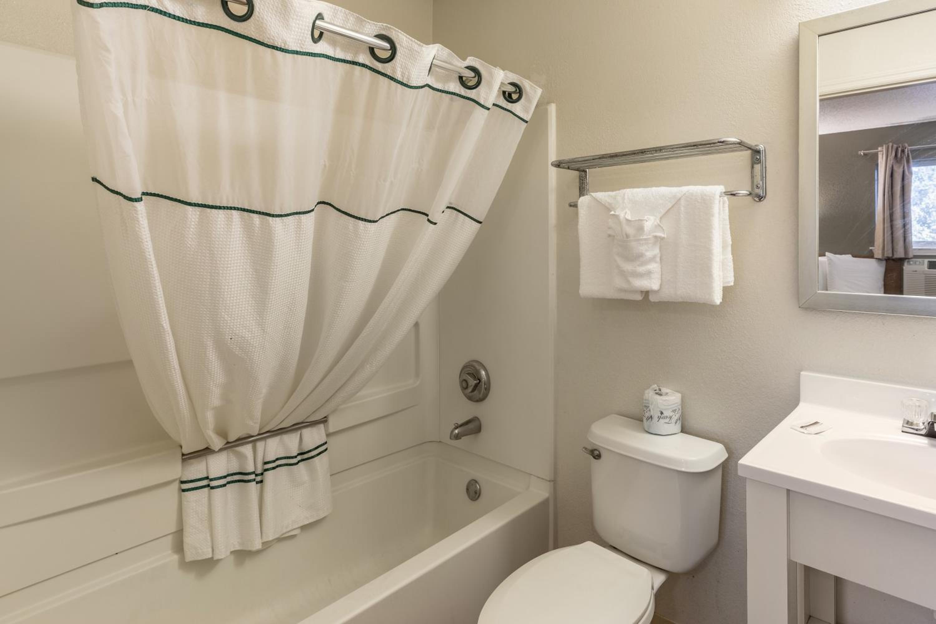 Orlando Vacations - HomeTowne Studios by Red Roof Orlando - Casselberry - Property Image 4