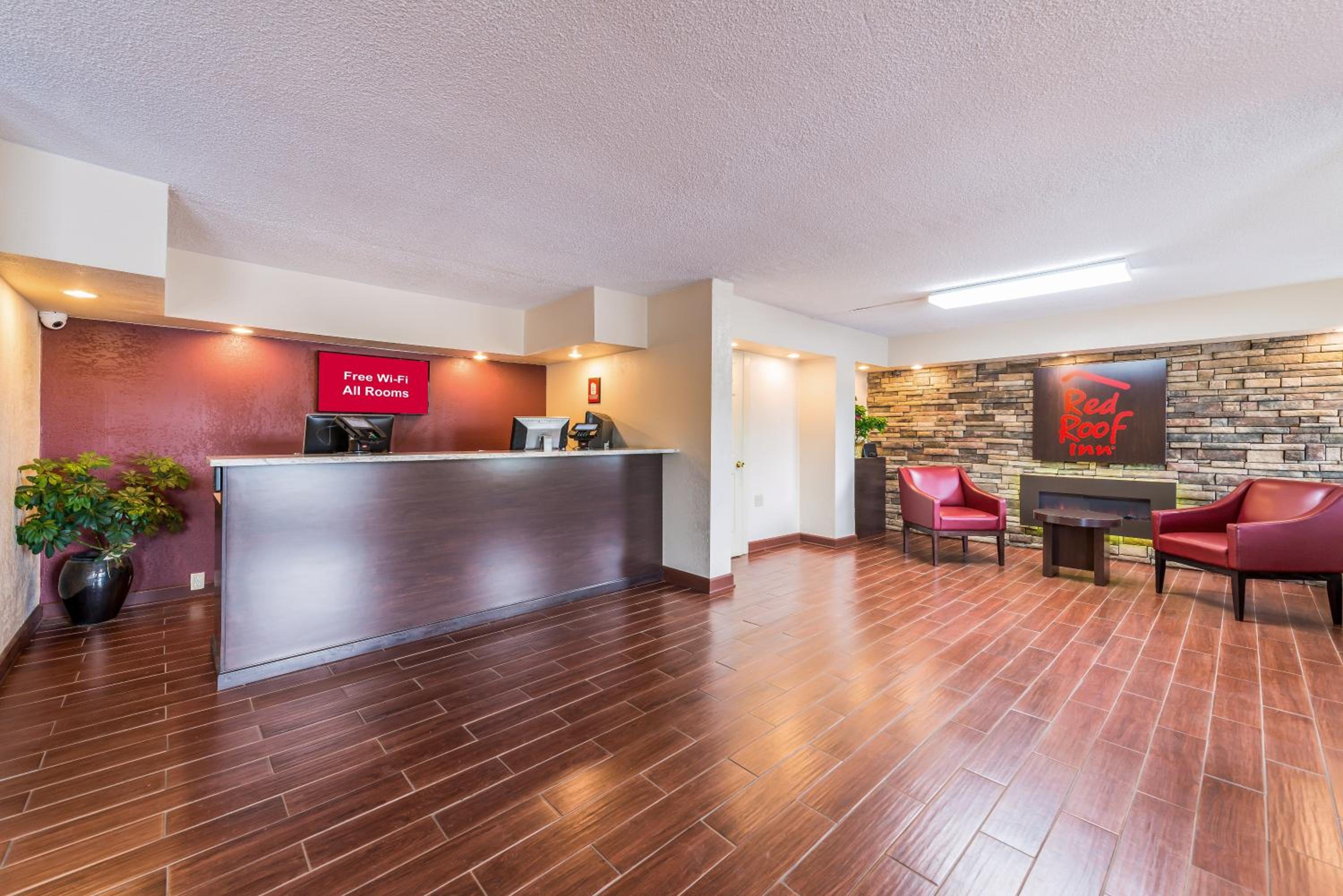 Red Roof Inn Marion, IN view 5