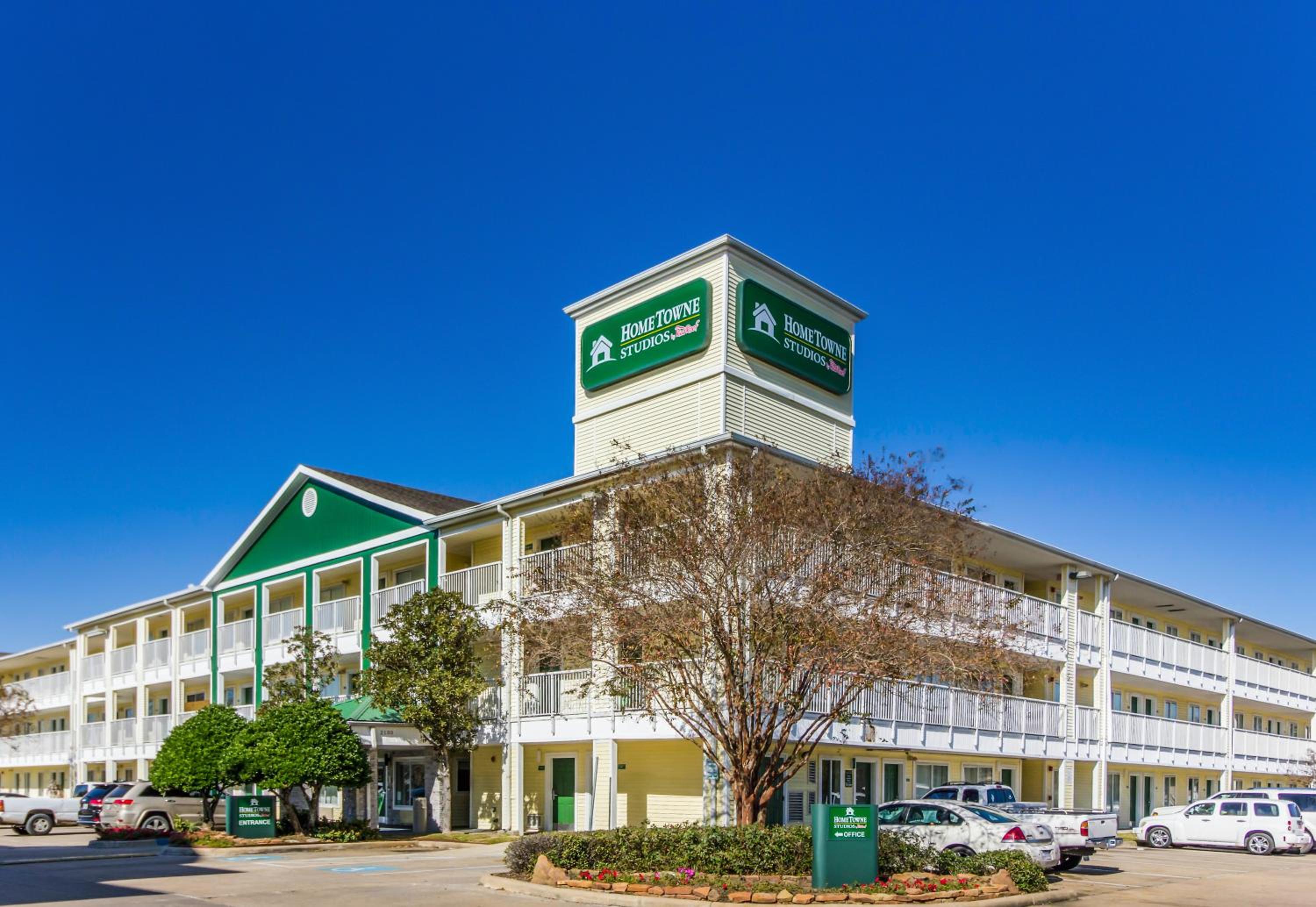 HomeTowne Studios by Red Roof Houston - West Oaks - Energy Corridor - Image 1