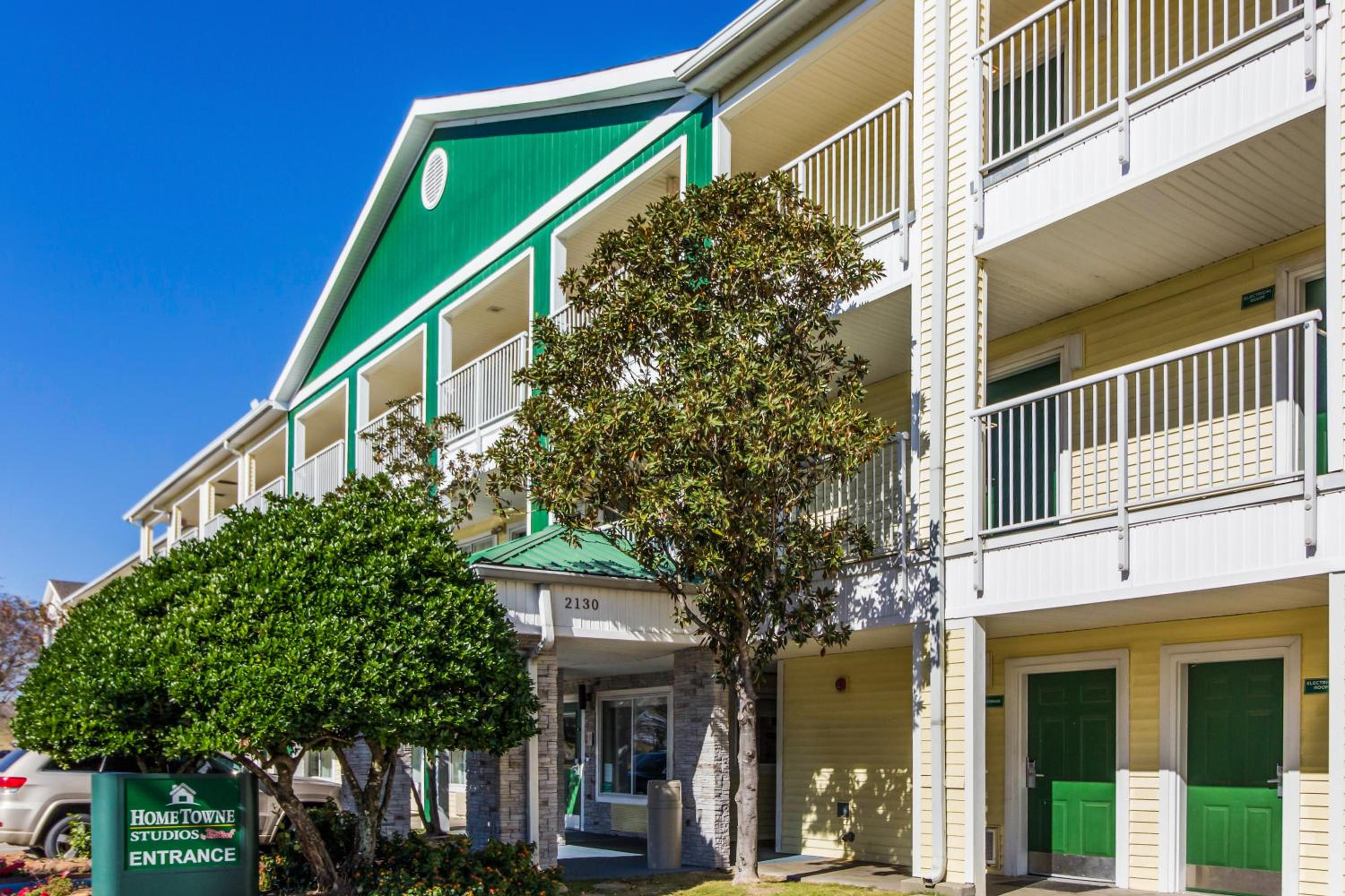 HomeTowne Studios by Red Roof Houston - West Oaks - Energy Corridor - Image 3
