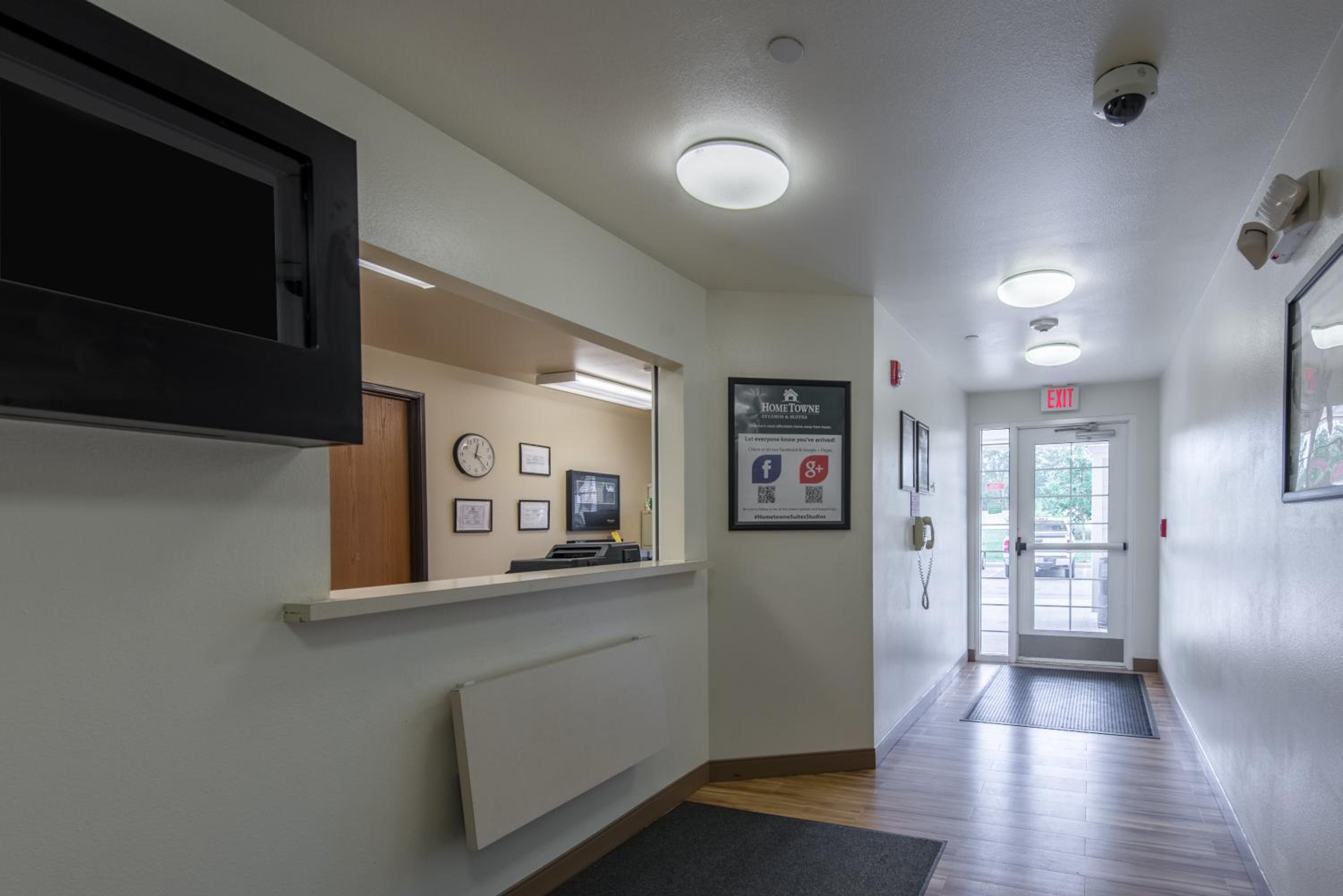 HomeTowne Studios by Red Roof Columbus