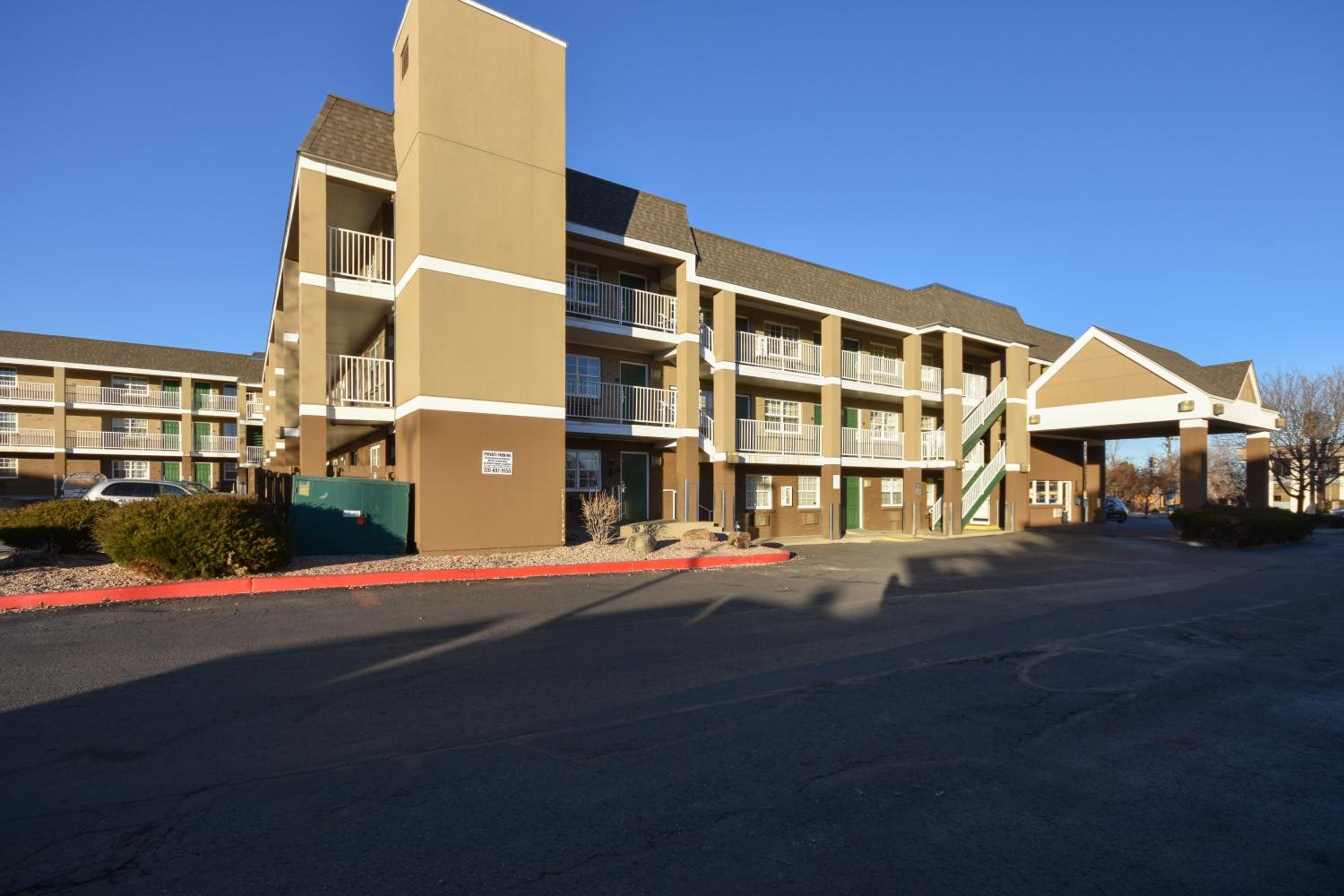 HomeTowne Studios by Red Roof Denver - Lakewood West view 4