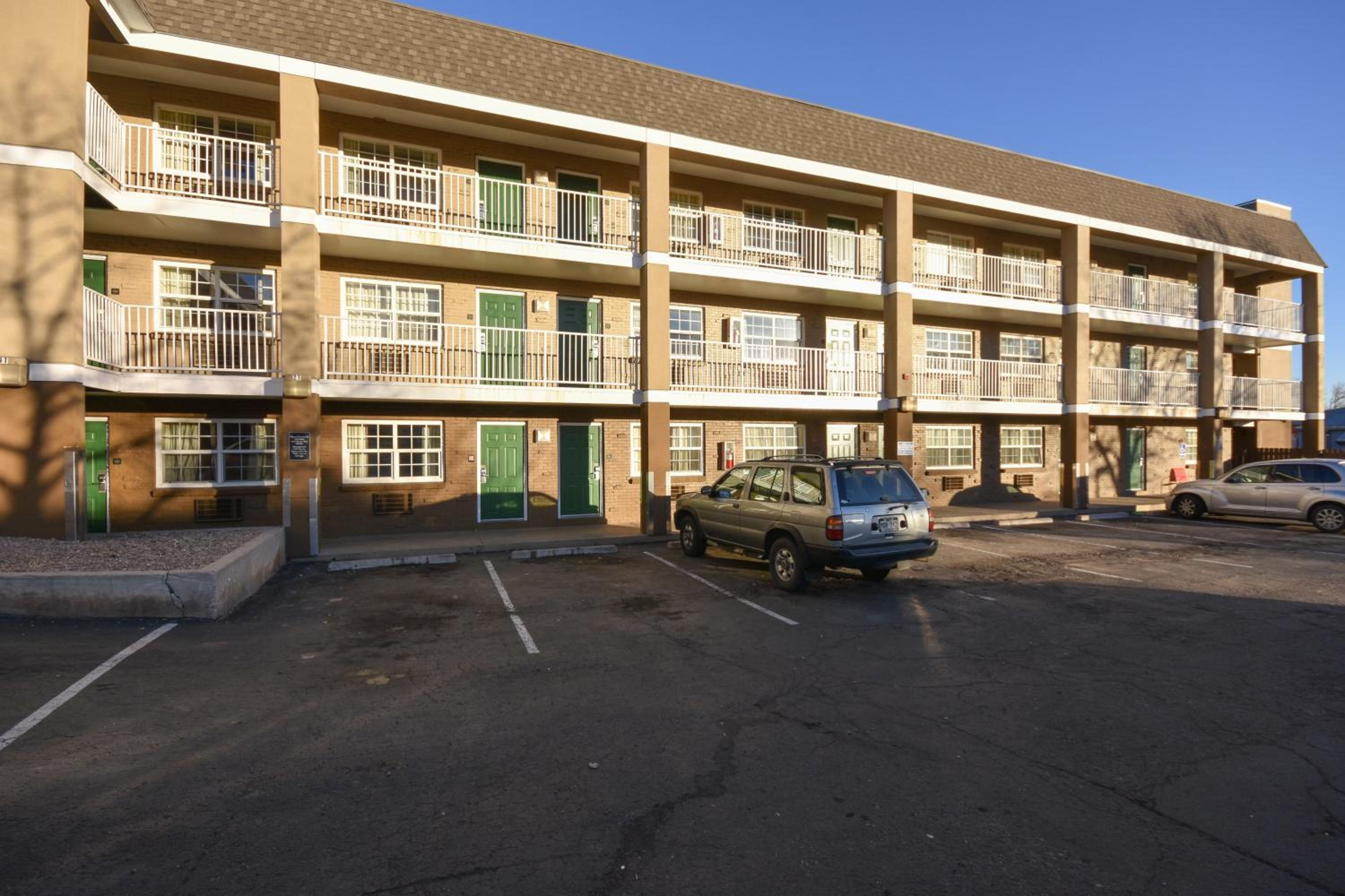 HomeTowne Studios by Red Roof Denver - Lakewood West view 3