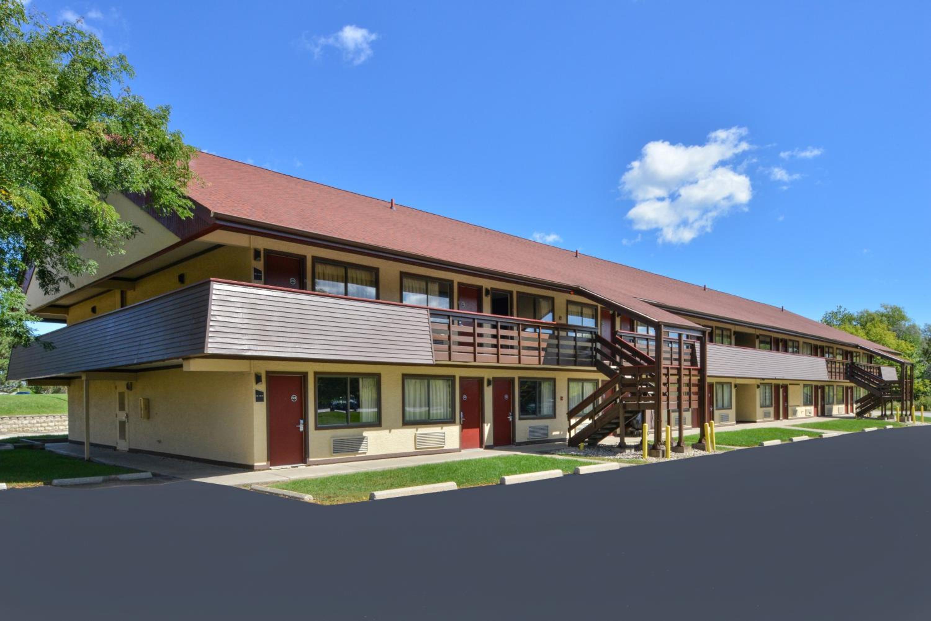 Red Roof Inn Milwaukee Airport Oak Creek view 3