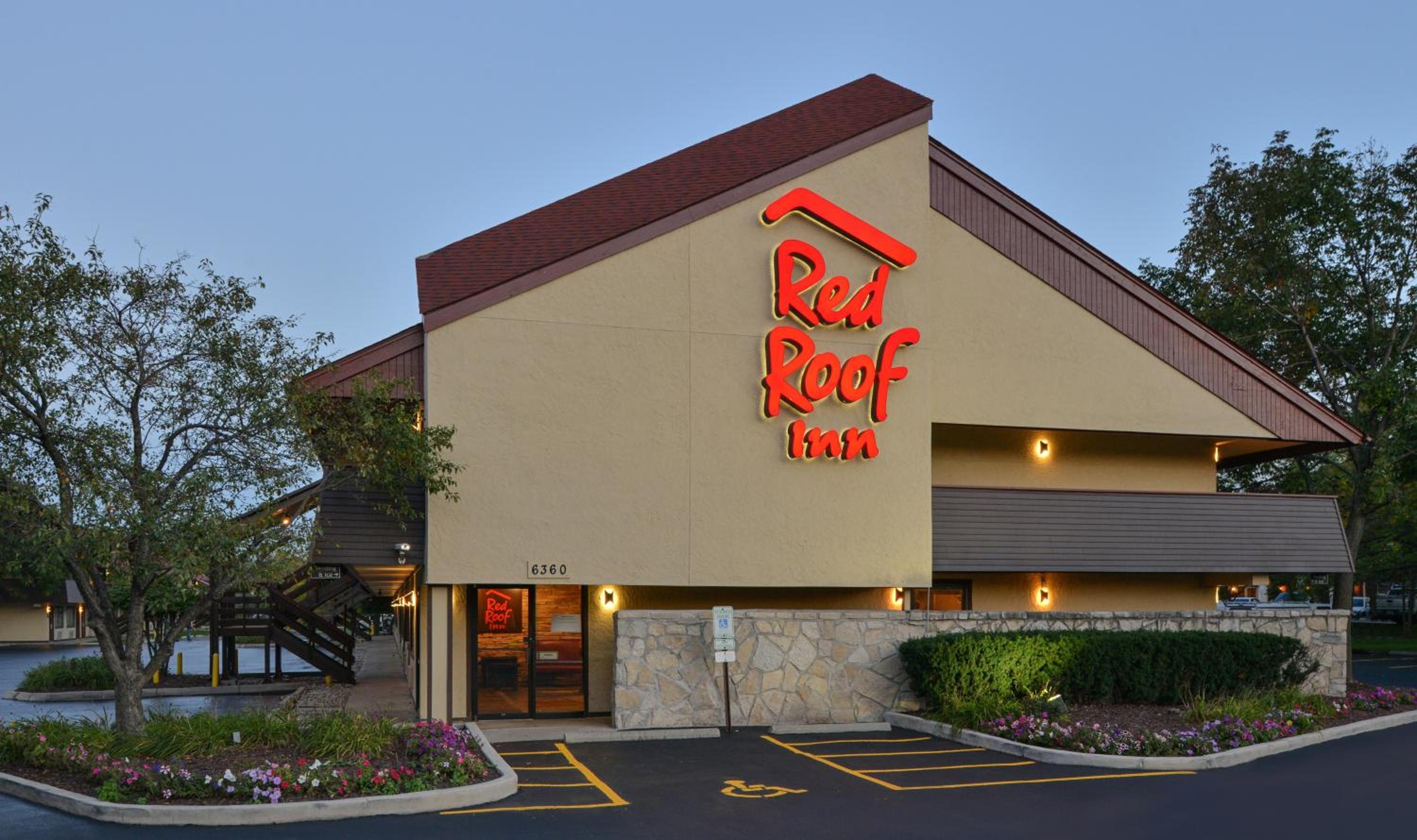 Red Roof Inn Milwaukee Airport Oak Creek view 4