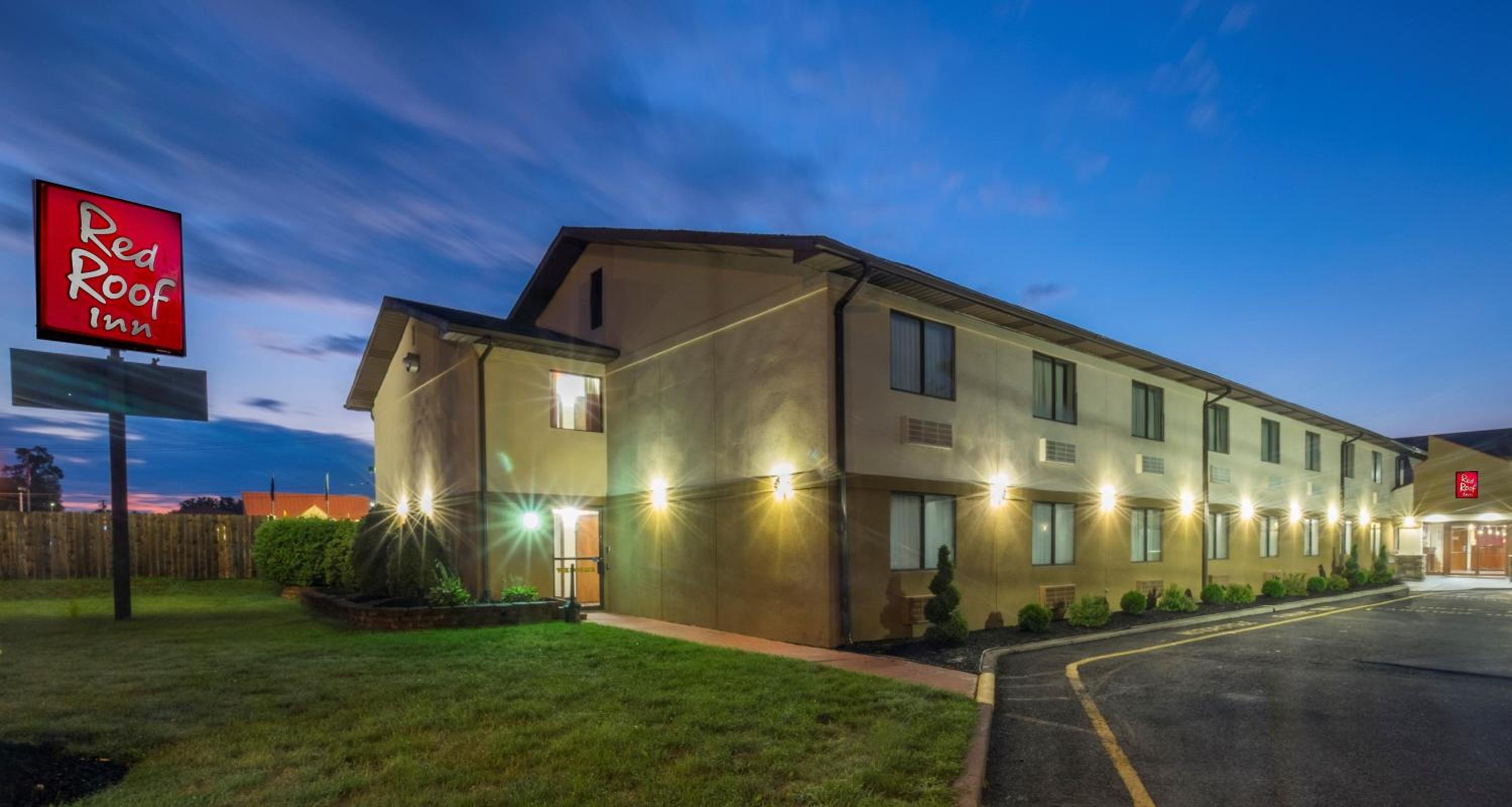 Binghamton Vacations - Red Roof Inn Binghamton North - Property Image 1