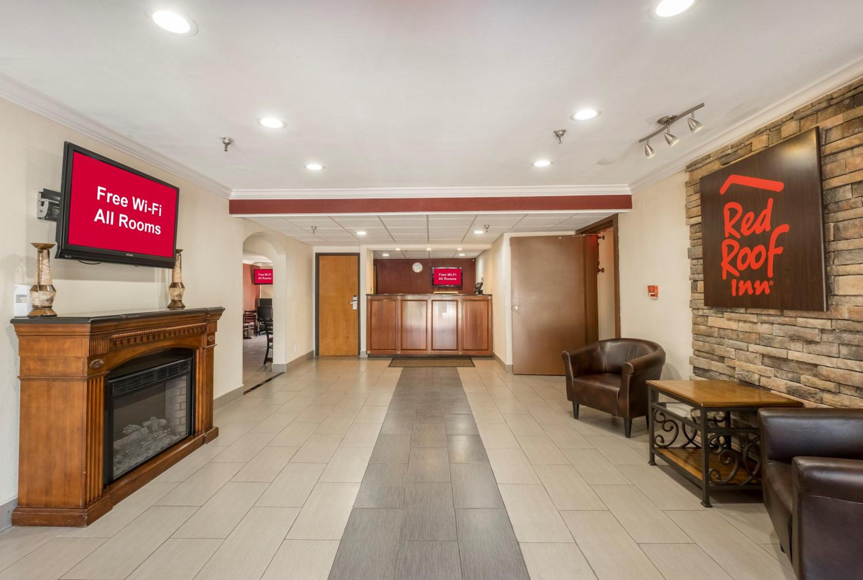 Binghamton Vacations - Red Roof Inn Binghamton North - Property Image 2