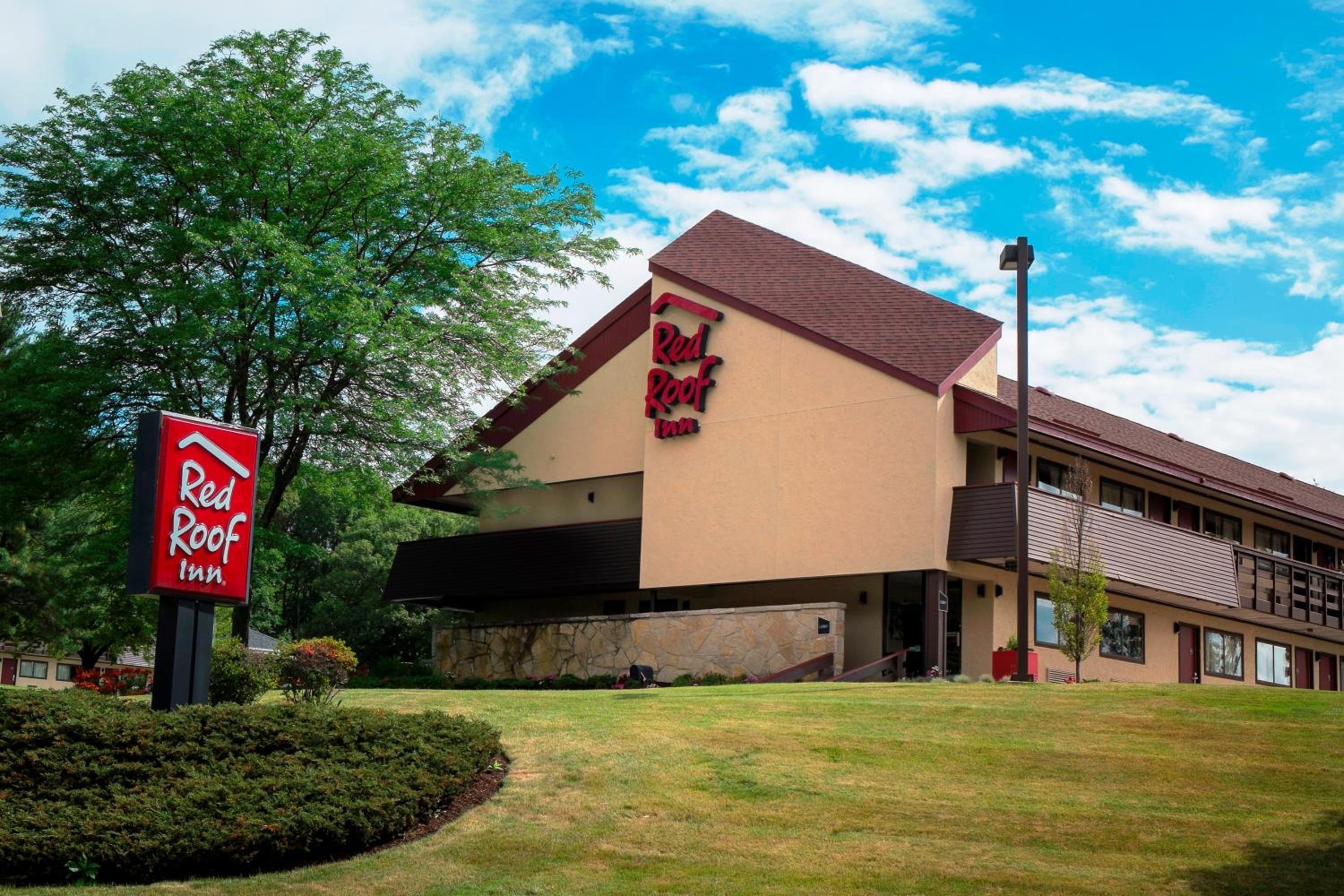 Red Roof Inn Boston - Southborough/Worcester view 2