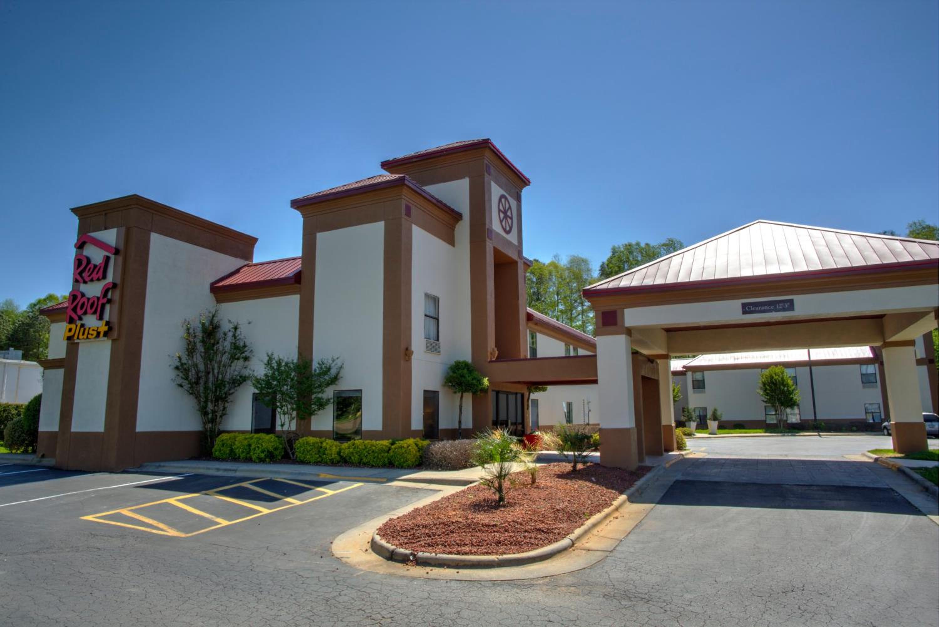 Henderson Vacations - Red Roof PLUS Henderson - Property Image 3