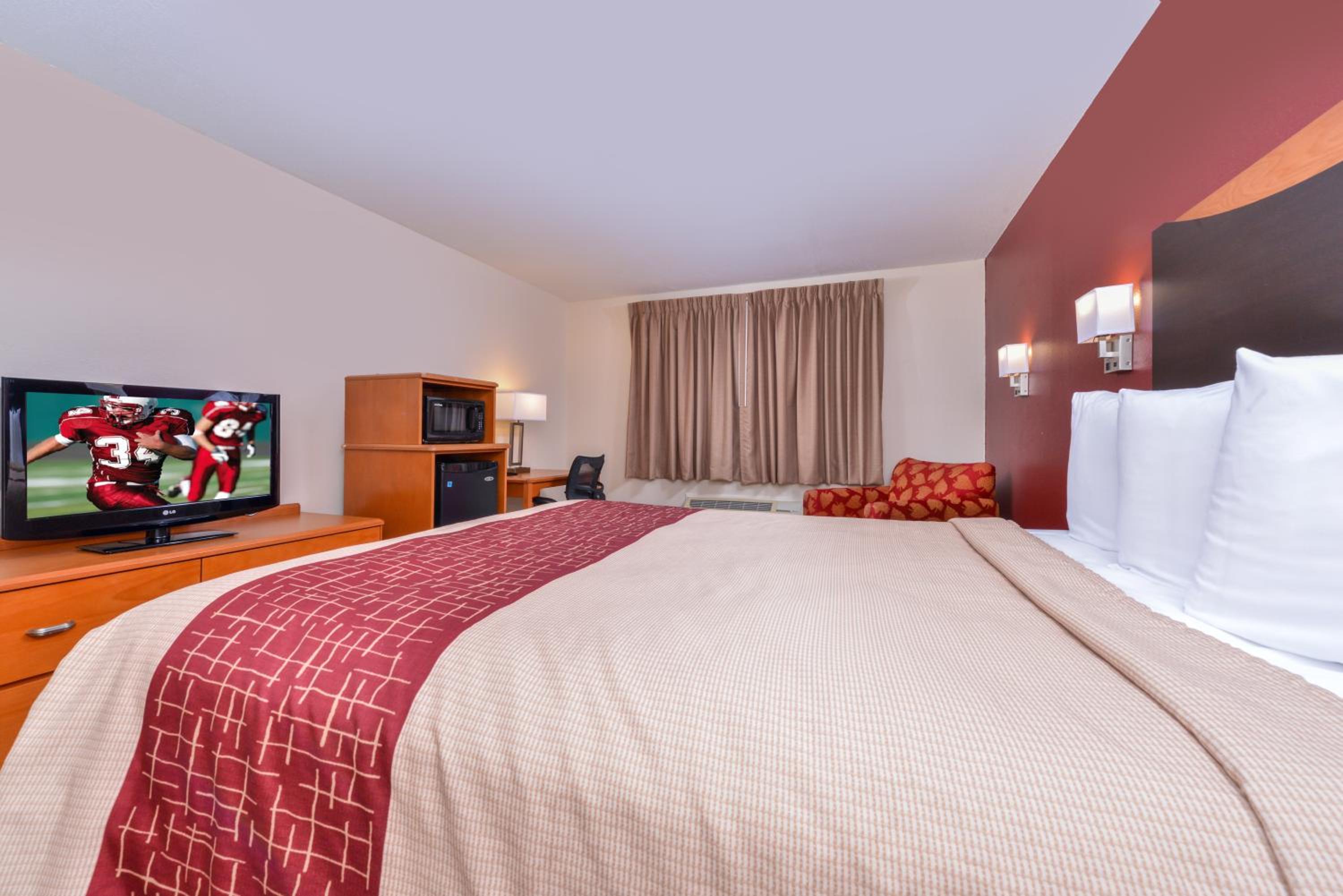 Danville Vacations - Red Roof Inn  Suites Danville, IL - Property Image 12