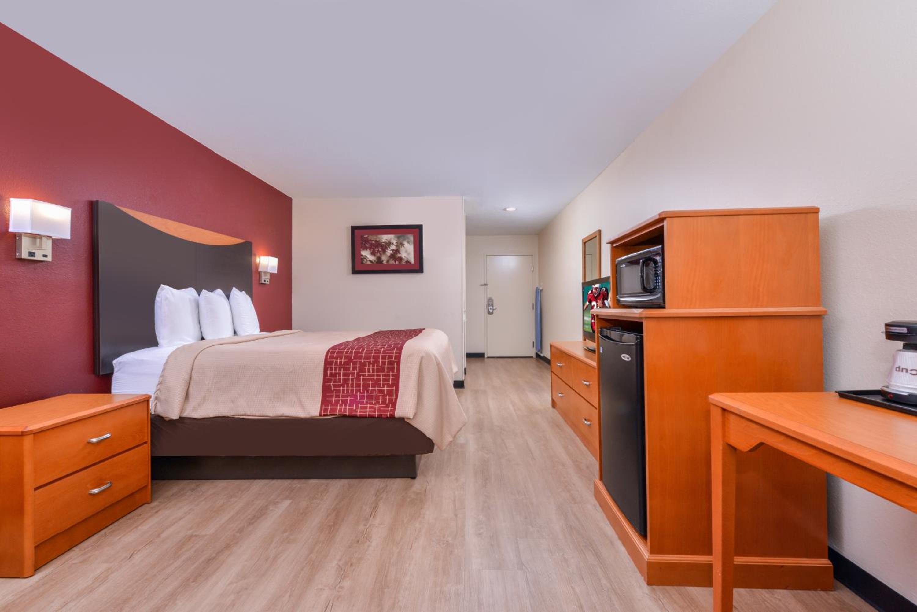 Danville Vacations - Red Roof Inn  Suites Danville, IL - Property Image 13
