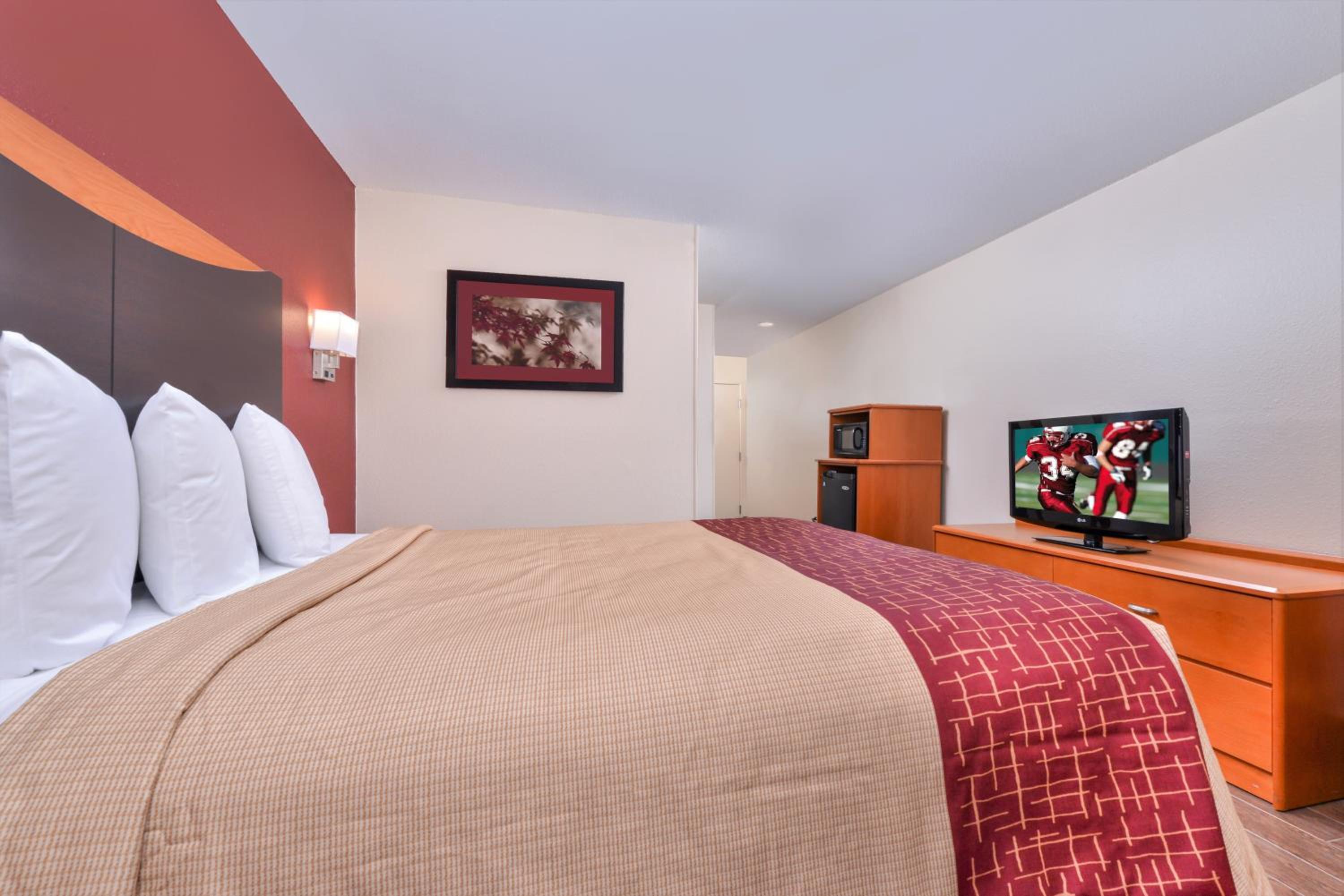 Danville Vacations - Red Roof Inn  Suites Danville, IL - Property Image 16