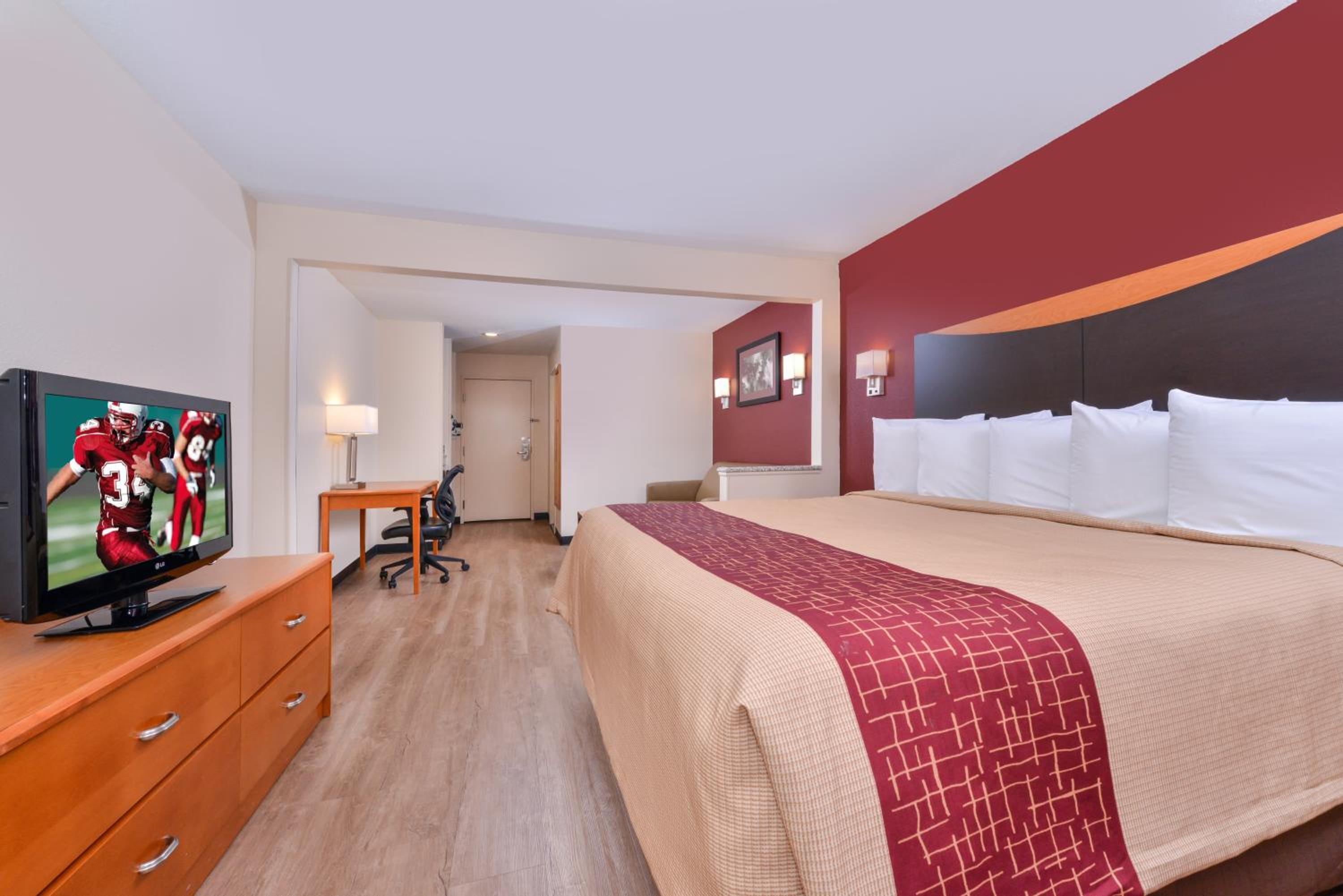 Danville Vacations - Red Roof Inn  Suites Danville, IL - Property Image 7