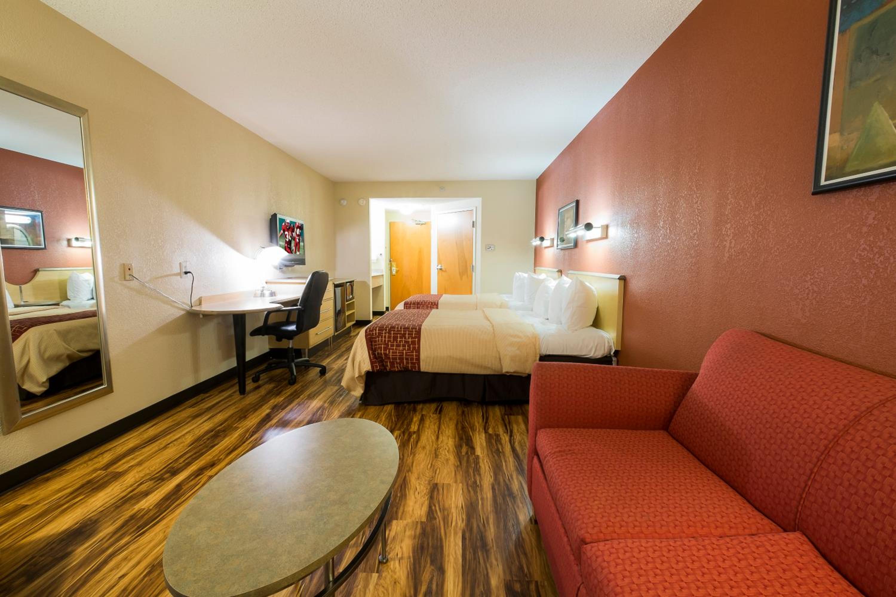Red Roof Inn  Suites Philadelphia - Bellmawr - Property Image 3