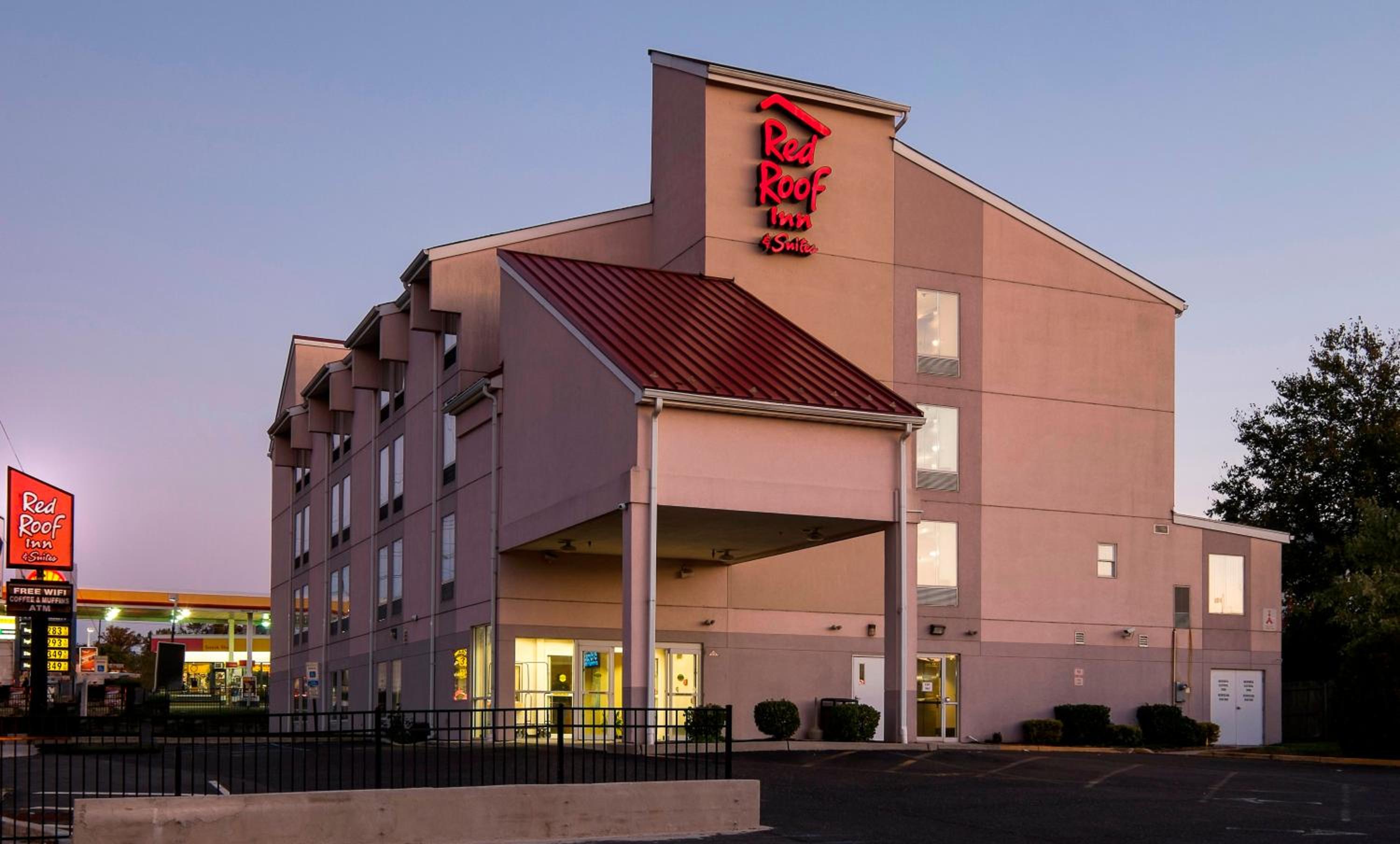 Red Roof Inn  Suites Philadelphia - Bellmawr - Property Image 21