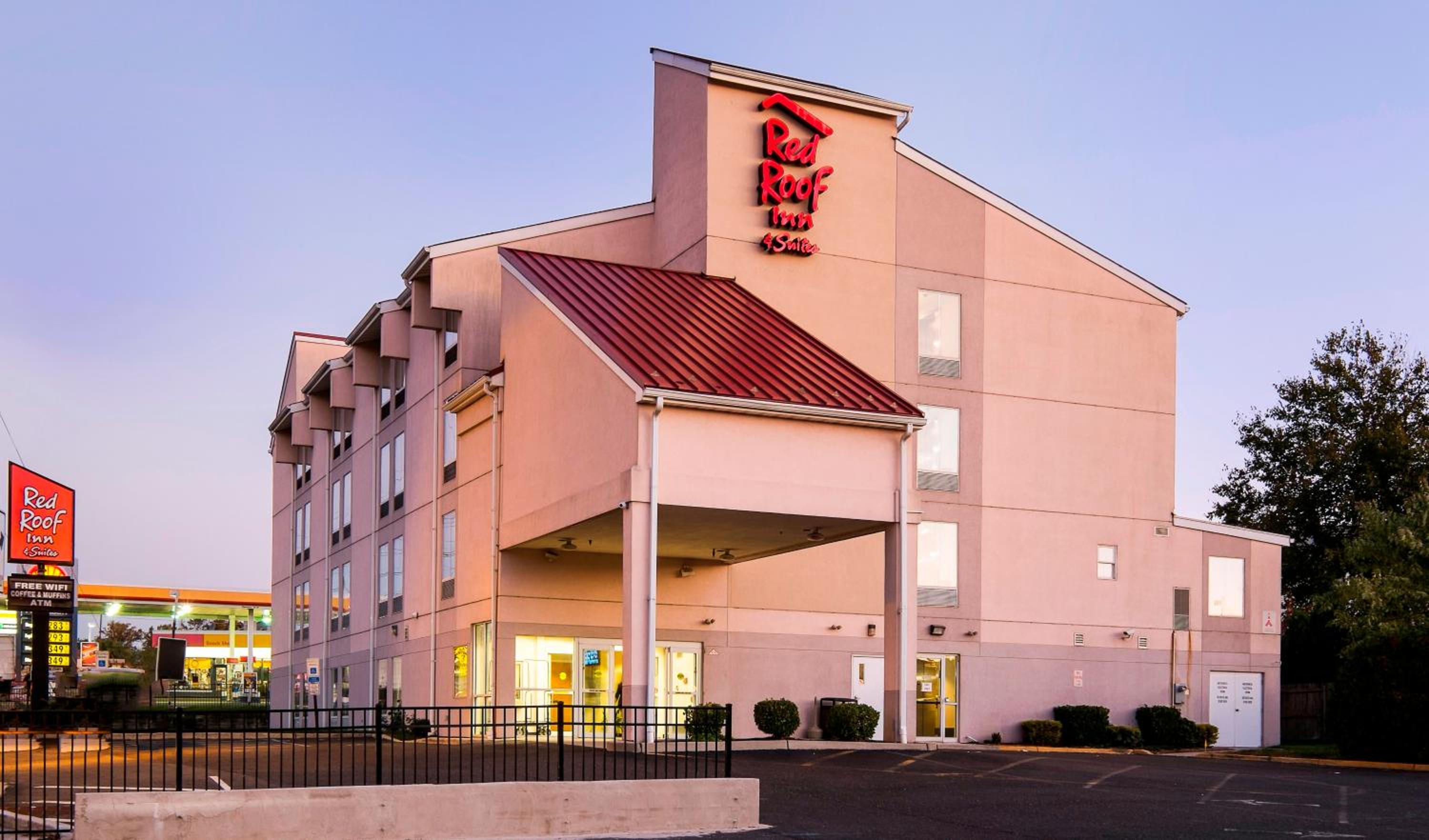 Red Roof Inn  Suites Philadelphia - Bellmawr - Property Image 20