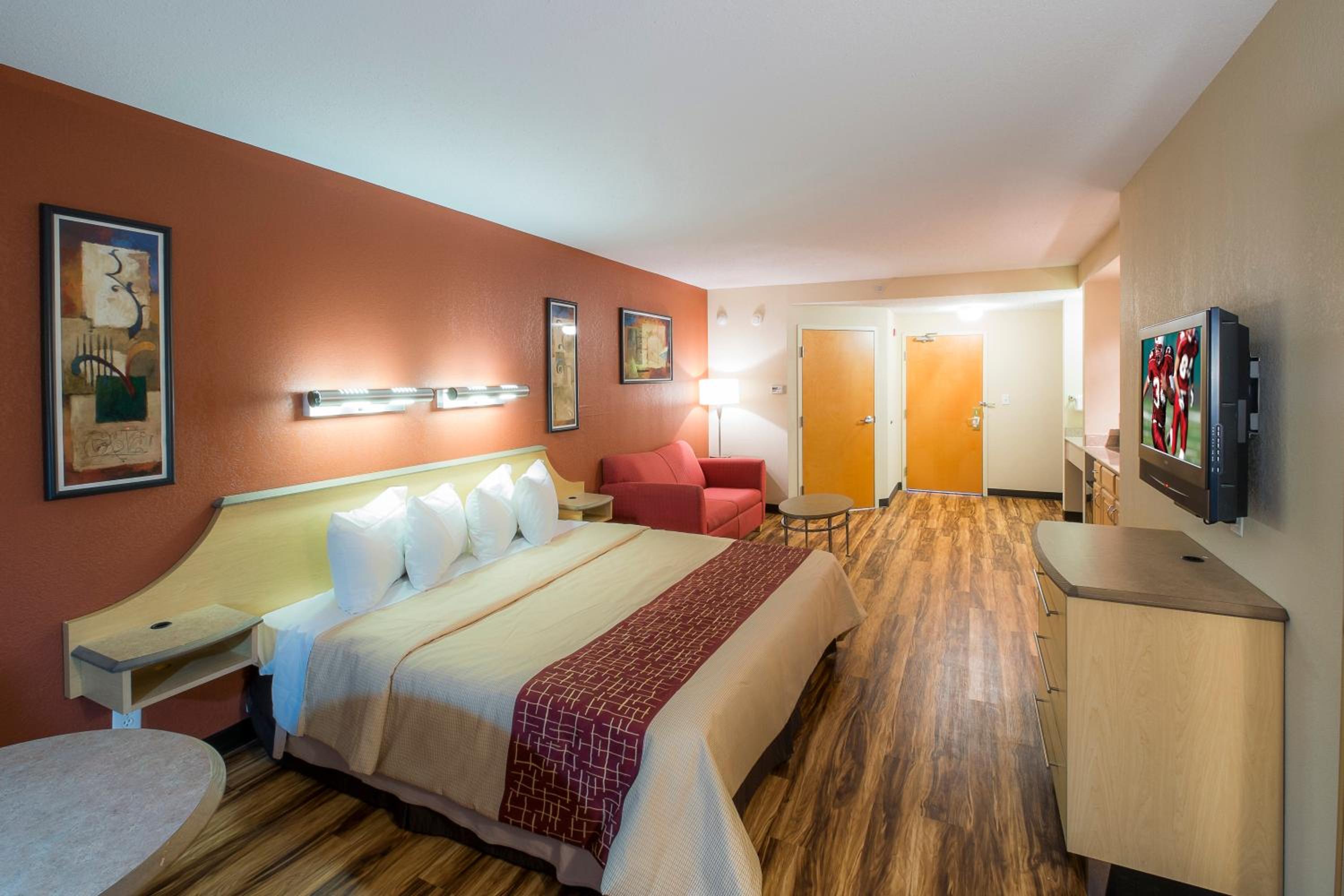 Red Roof Inn  Suites Philadelphia - Bellmawr - Property Image 10