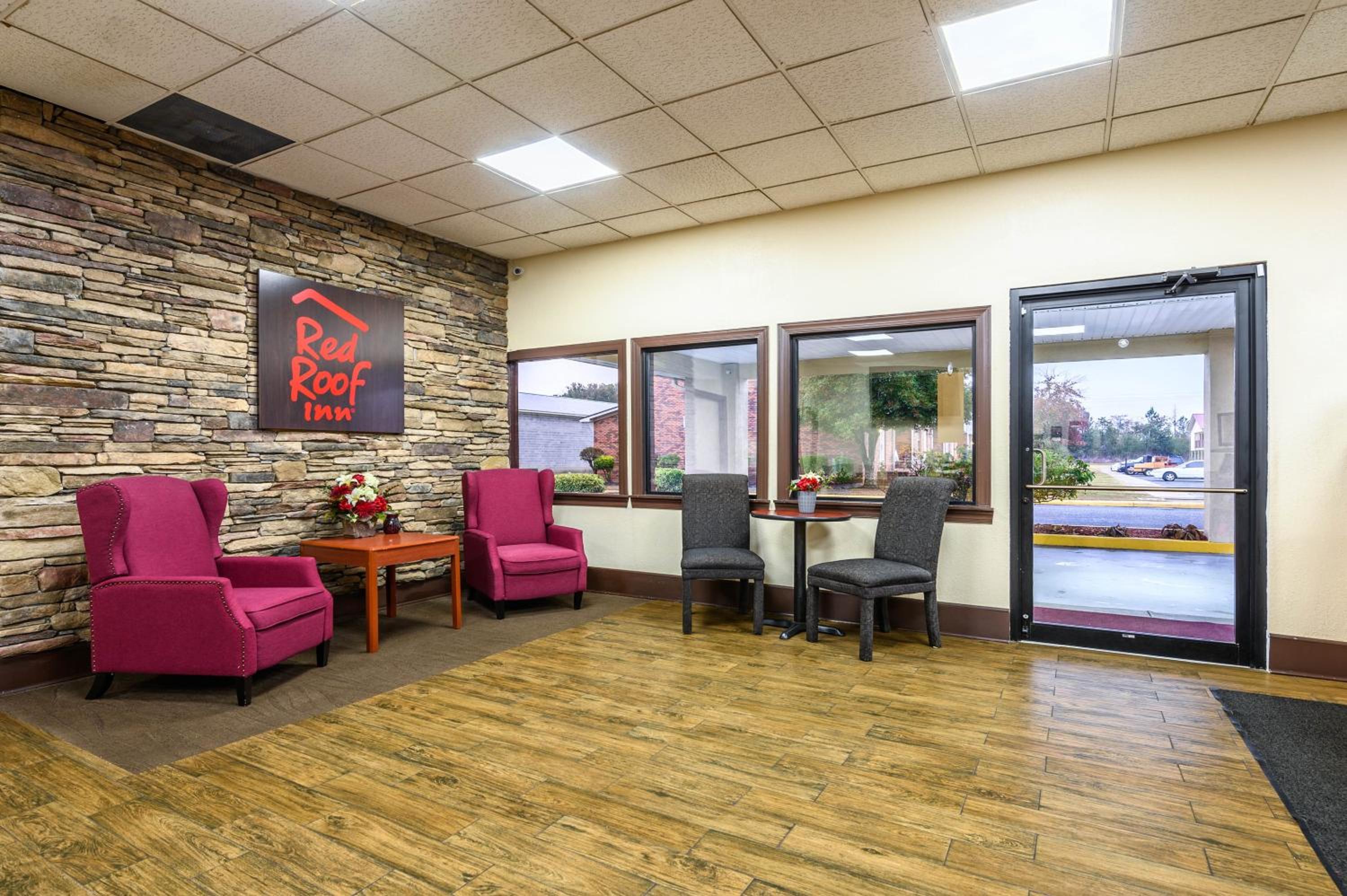 Red Roof Inn Sylacauga view 5