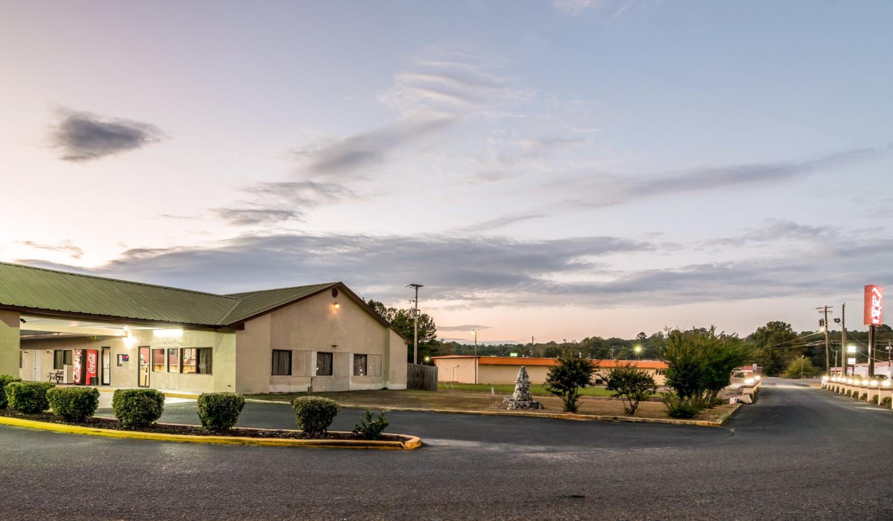 Red Roof Inn Sylacauga view 2