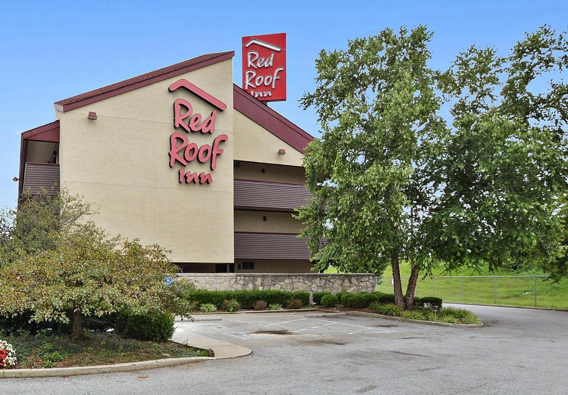 Red Roof Inn Louisville Expo Airport - Image 2