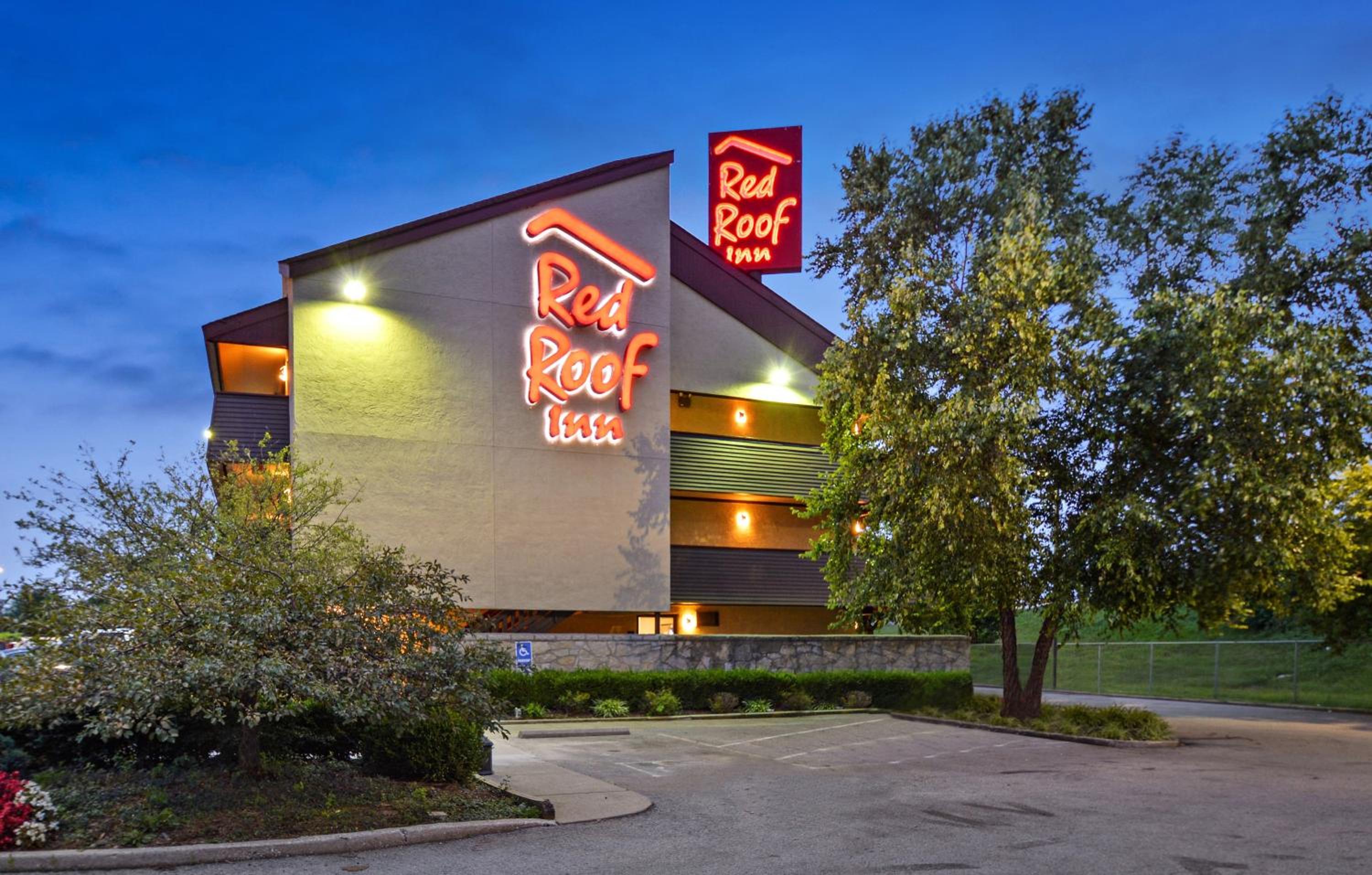 Red Roof Inn Louisville Expo Airport - Image 3