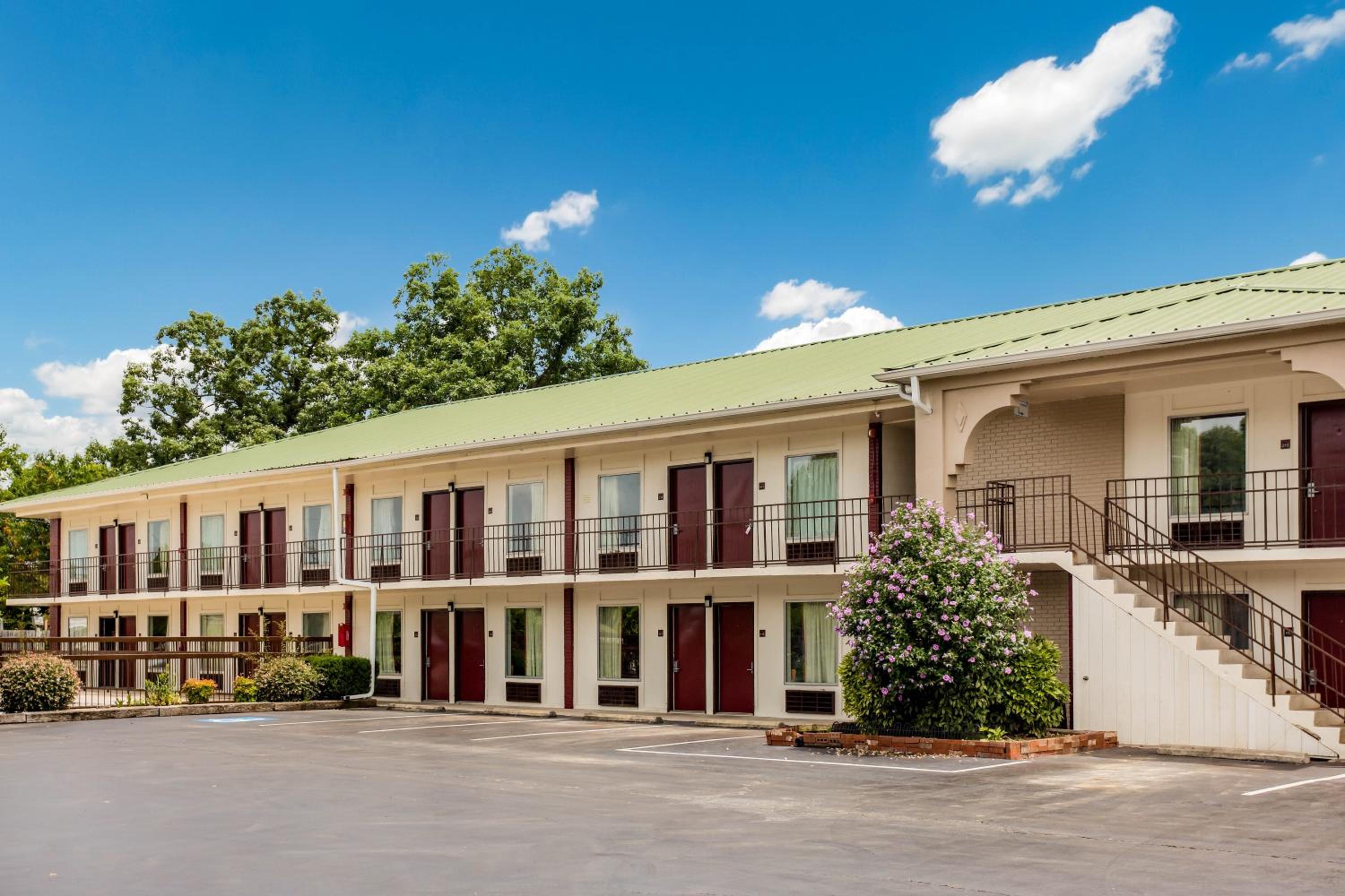 Red Roof Inn Monteagle - I-24 view 2
