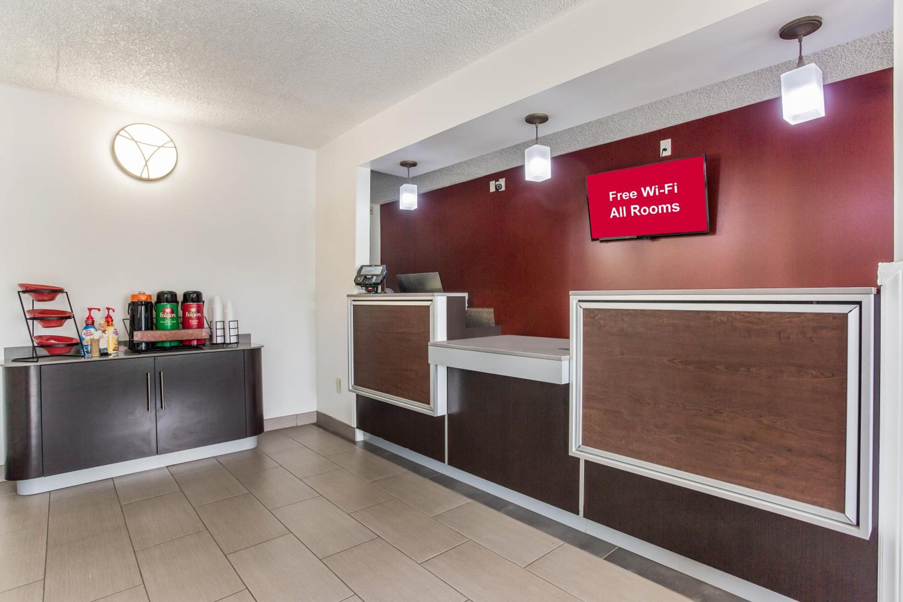 Red Roof Inn Monteagle - I-24 view 5