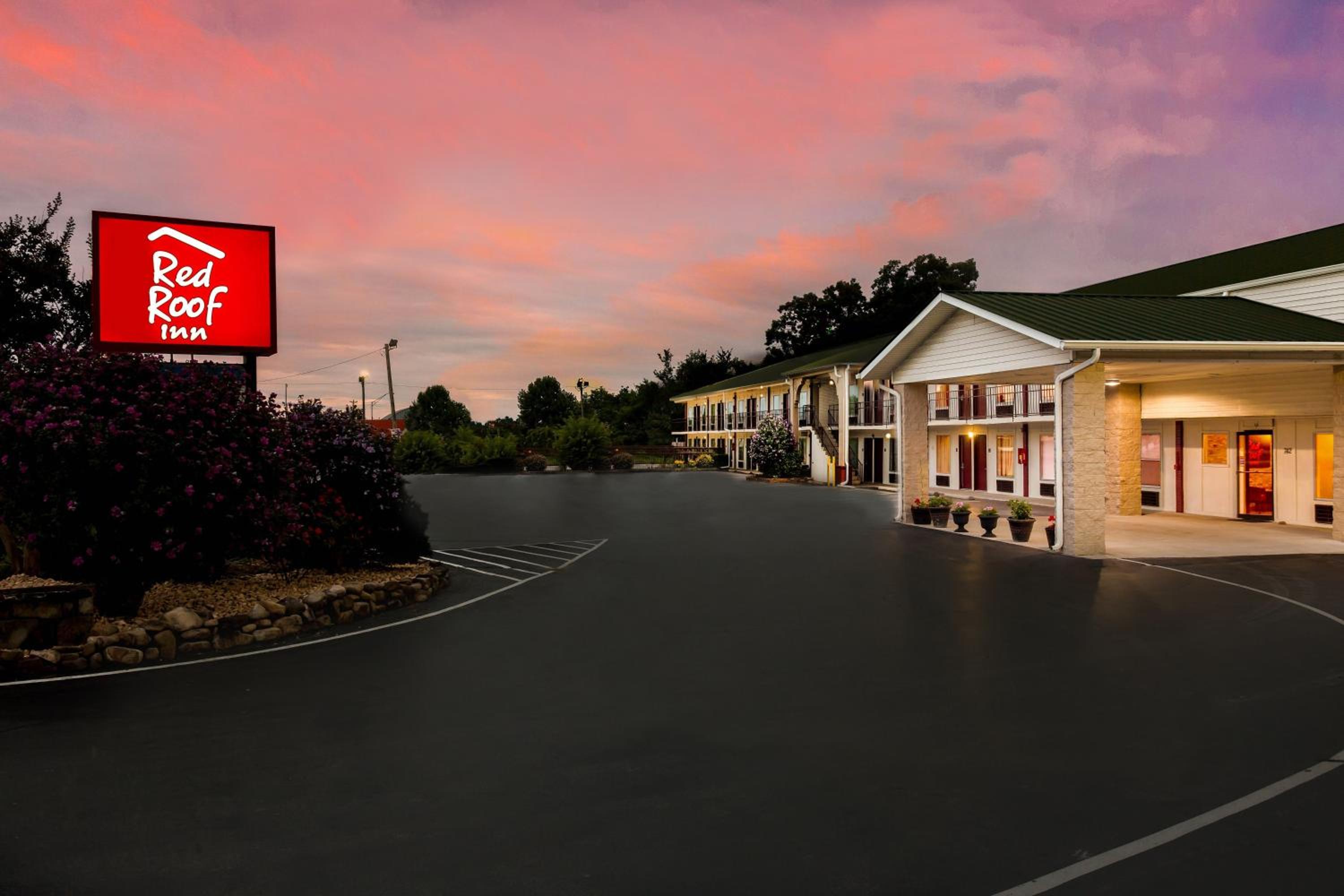 Red Roof Inn Monteagle - I-24 view 4