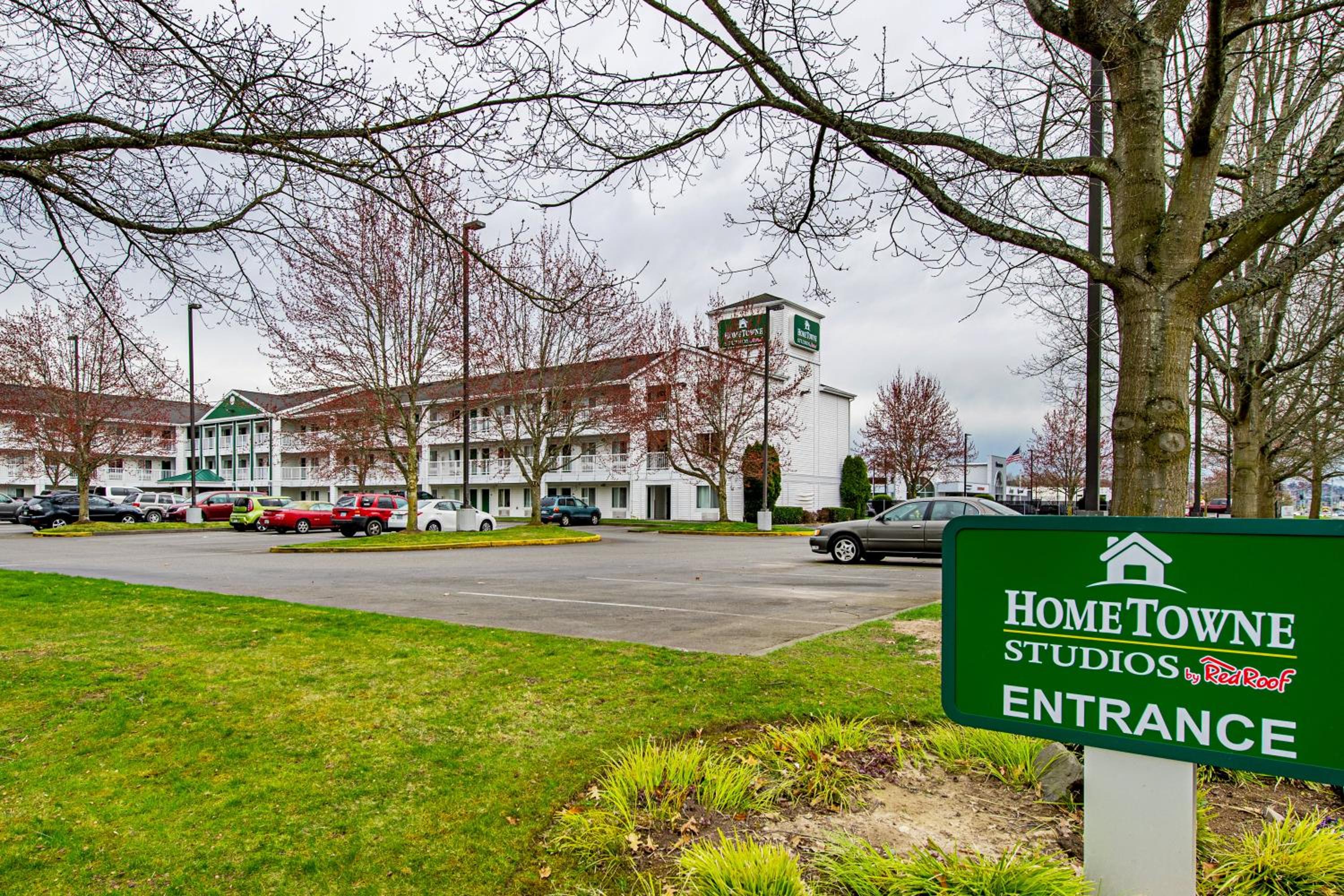 HomeTowne Studios by Red Roof Tacoma - Puyallup view 2