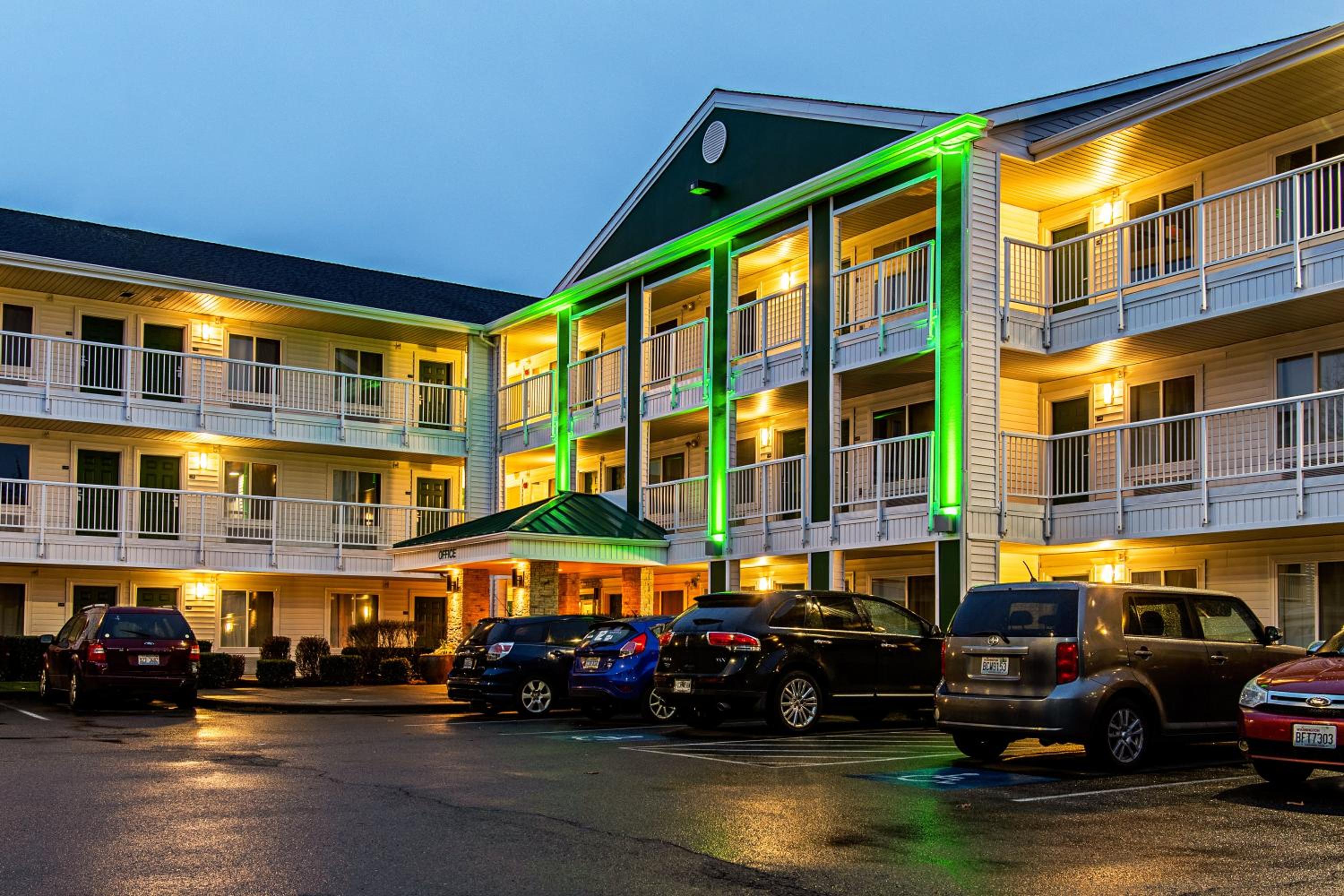 HomeTowne Studios by Red Roof Tacoma - Puyallup view 4
