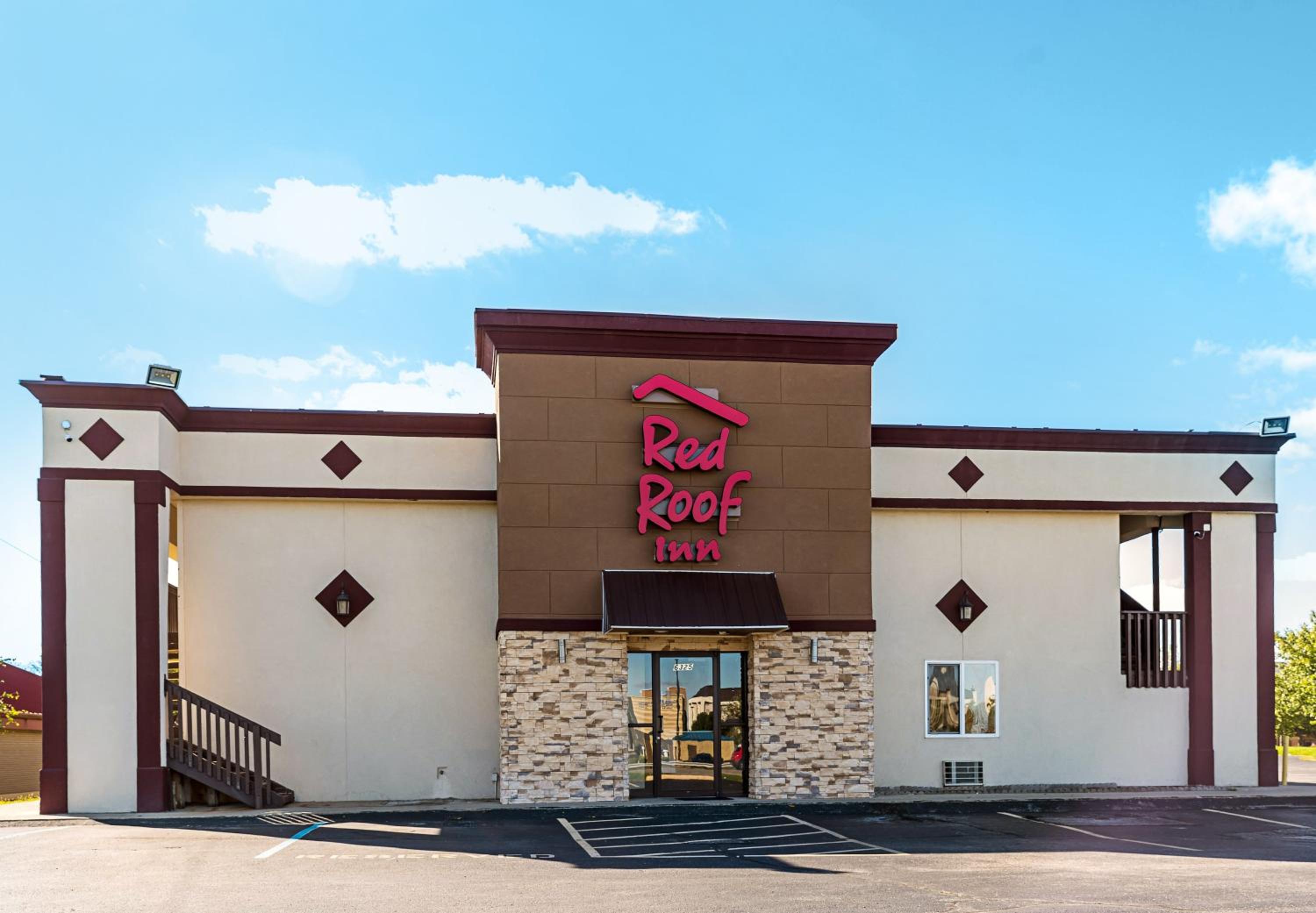 Muncie Vacations - Red Roof Inn Anderson, IN - Property Image 2